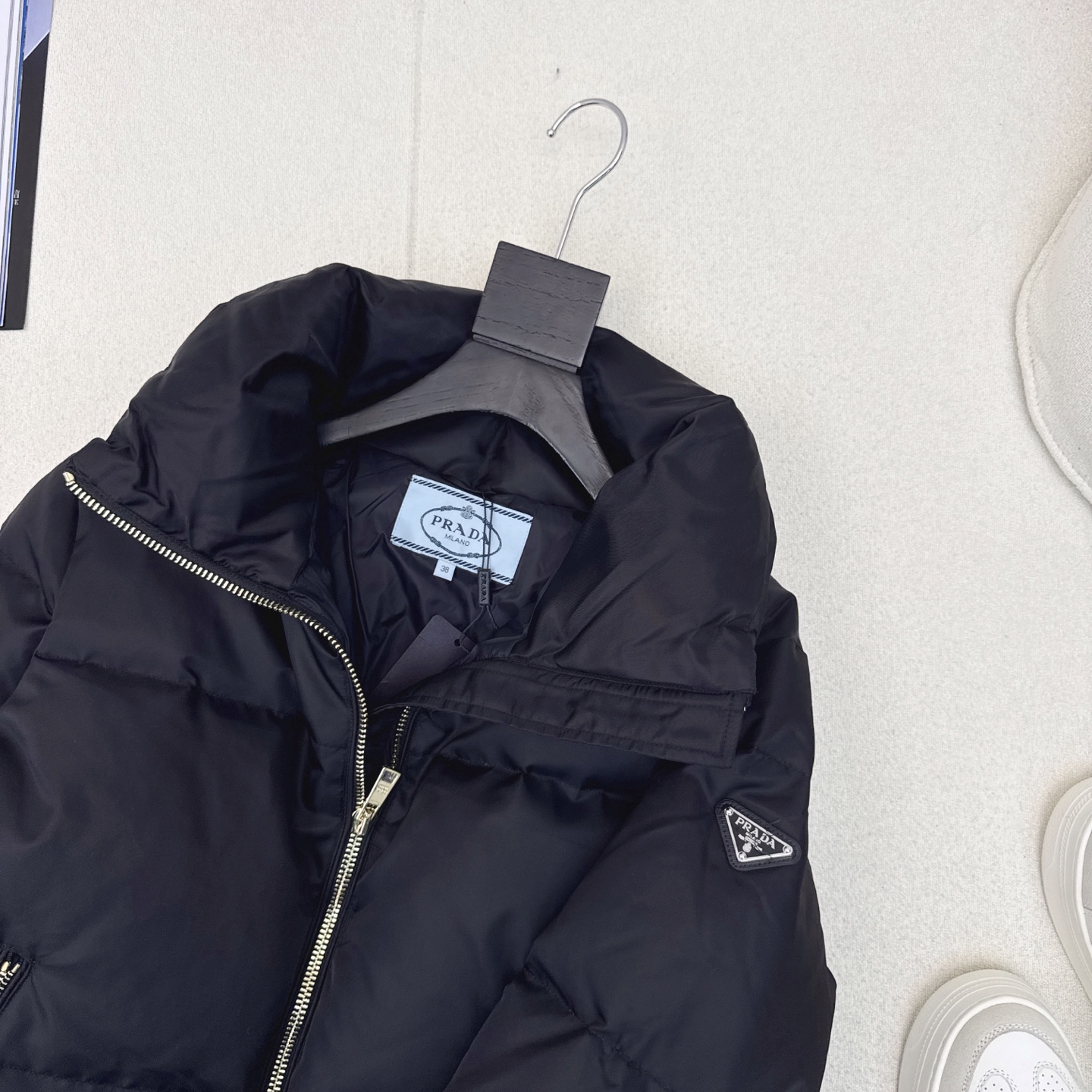 原单品质 PD 25Ss———秋冬最新款三角logo标立领面包服羽绒外套 🖤立体剪裁H版型 经典时髦又帅