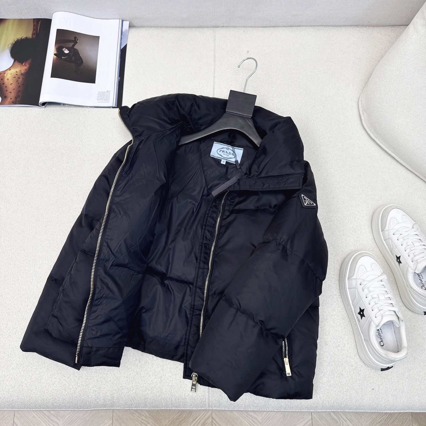 原单品质 PD 25Ss———秋冬最新款三角logo标立领面包服羽绒外套 🖤立体剪裁H版型 经典时髦又帅