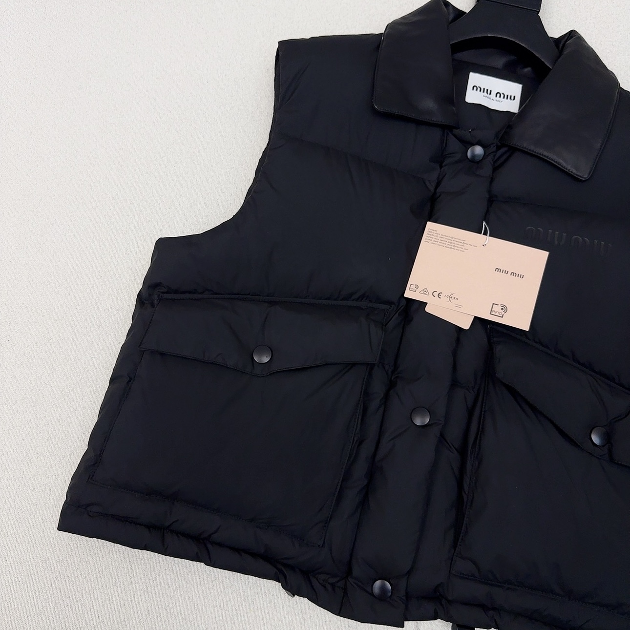 原单品质 爆单款推荐 Miu 25ss———秋冬新品美拉德系穿搭 翻领皮领设计羽绒服马甲🤎本季最佳版型 