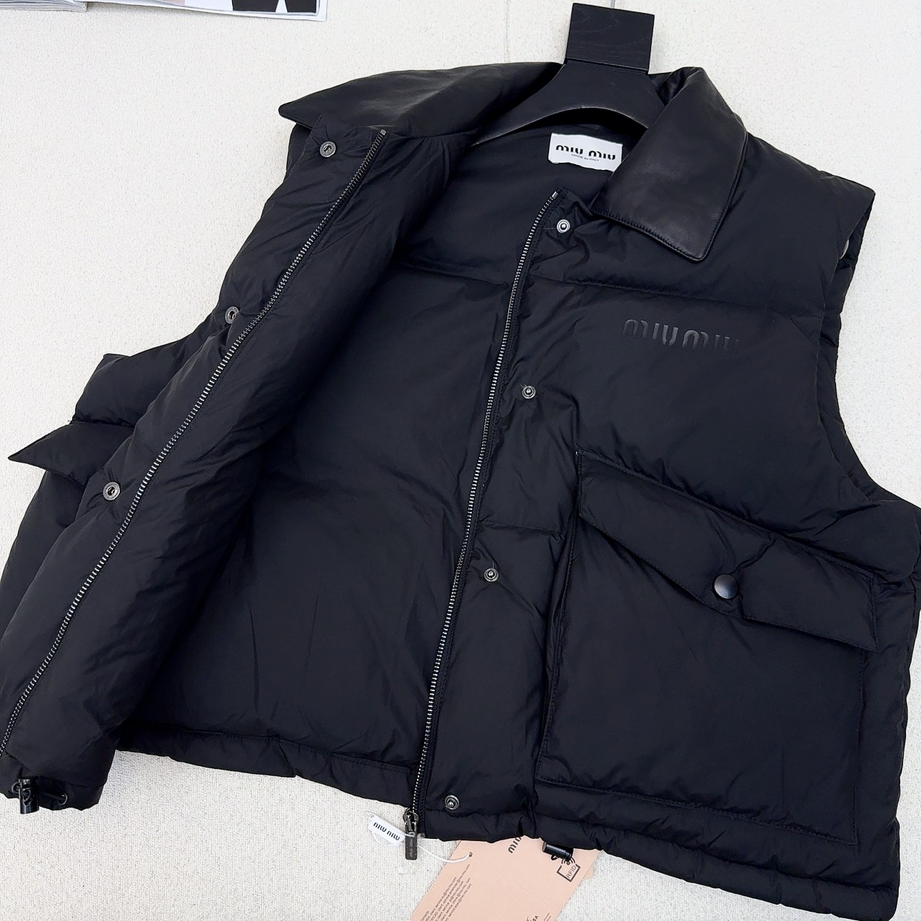 原单品质 爆单款推荐 Miu 25ss———秋冬新品美拉德系穿搭 翻领皮领设计羽绒服马甲🤎本季最佳版型 