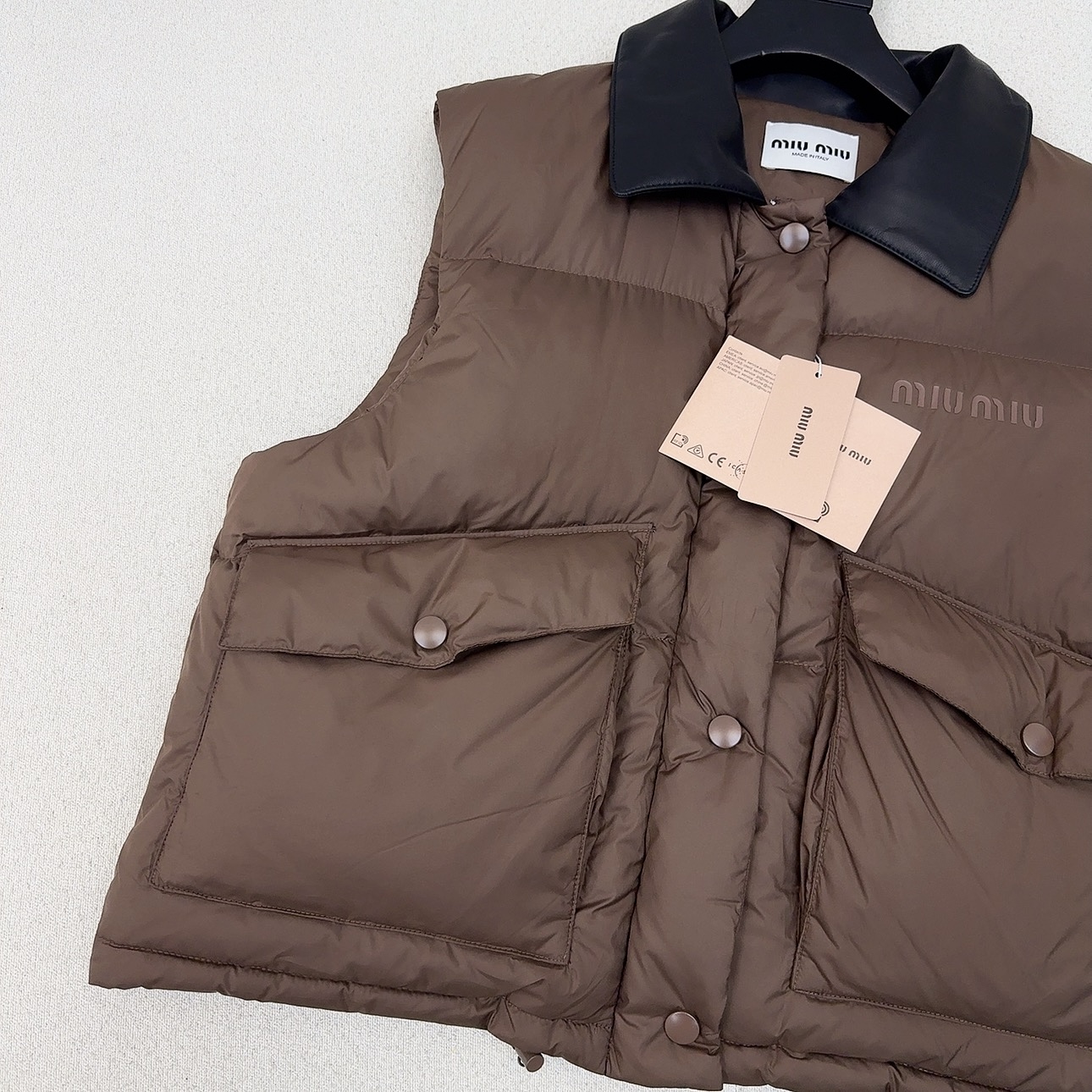 原单品质 爆单款推荐 Miu 25ss———秋冬新品美拉德系穿搭 翻领皮领设计羽绒服马甲🤎本季最佳版型 