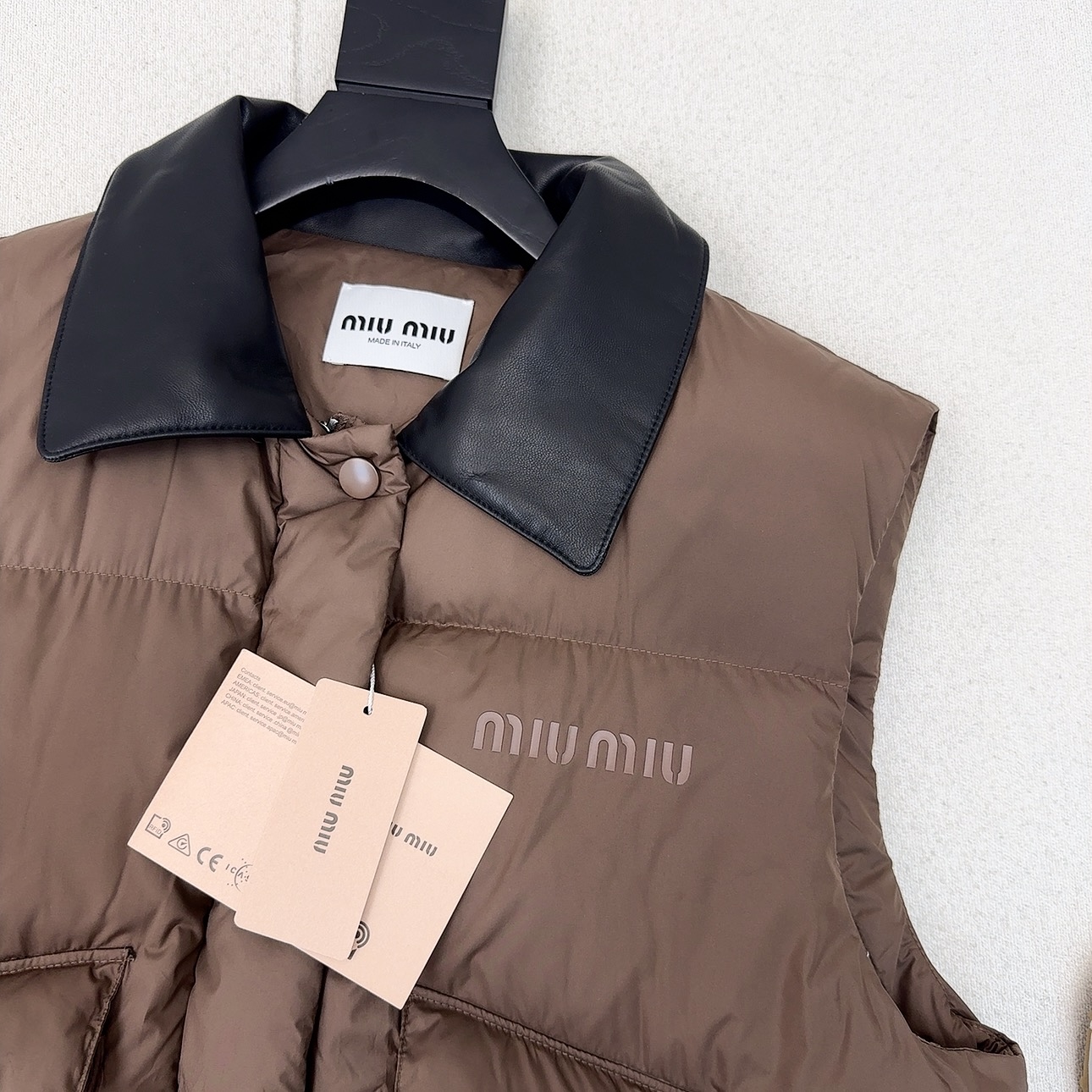原单品质 爆单款推荐 Miu 25ss———秋冬新品美拉德系穿搭 翻领皮领设计羽绒服马甲🤎本季最佳版型 