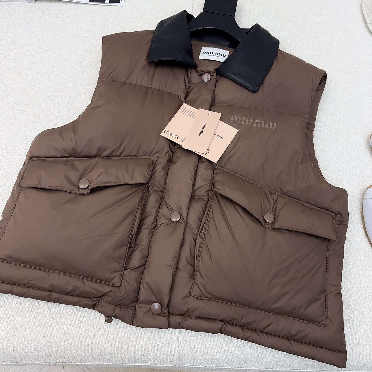 原单品质 爆单款推荐 Miu 25ss———秋冬新品美拉德系穿搭 翻领皮领设计羽绒服马甲🤎本季最佳版型 