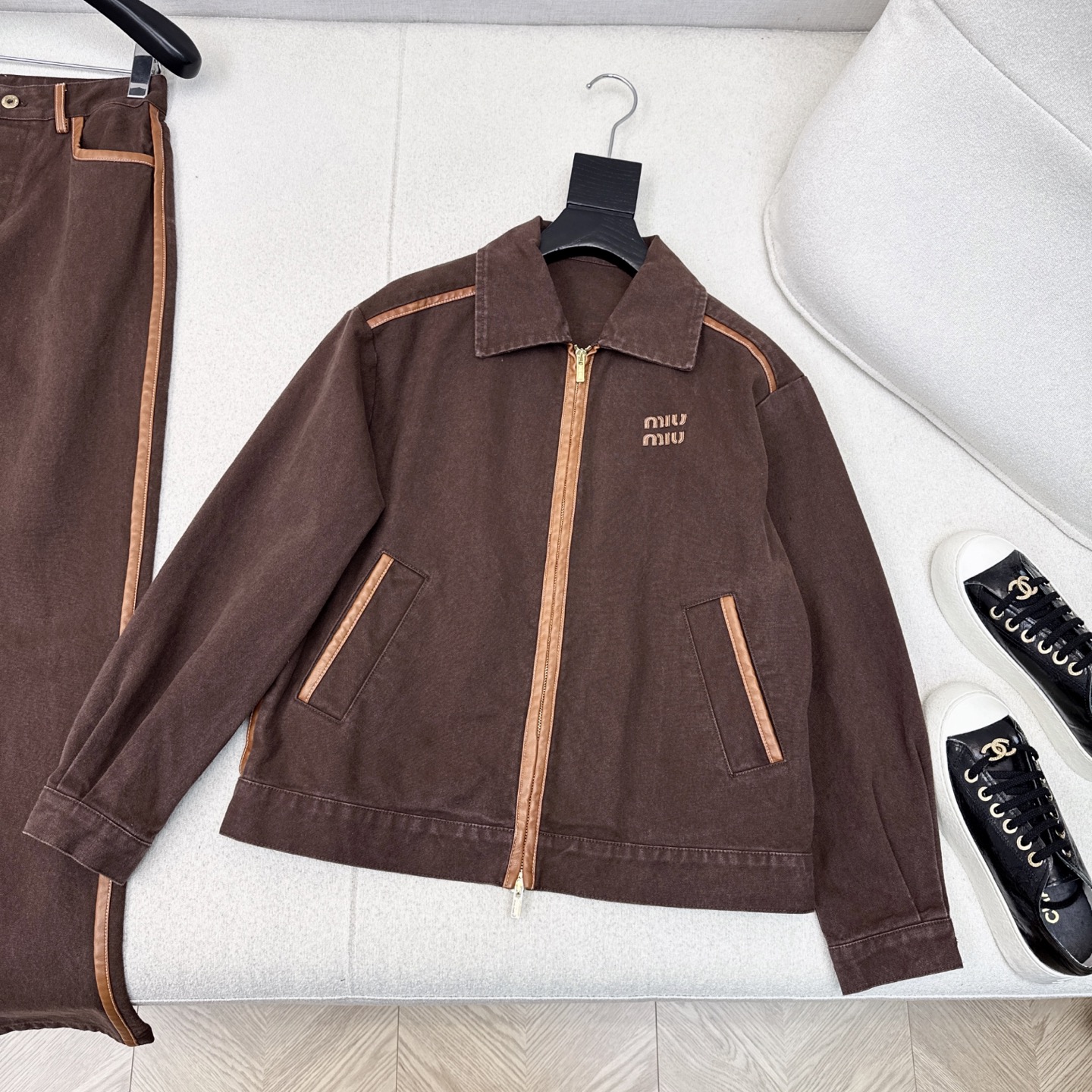 “Original Women’s Suit: Miu 25Ss Spring & Summer Collection – Hand-Down Jackets for Cowboys” - 图片 1