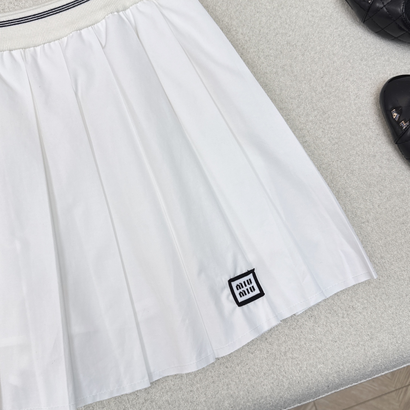 特价🉐️❗️现货齐码❗️不退不换❗️缪系少女穿搭 Miu 25Ss————早秋最新款减龄学院风压褶短半裙