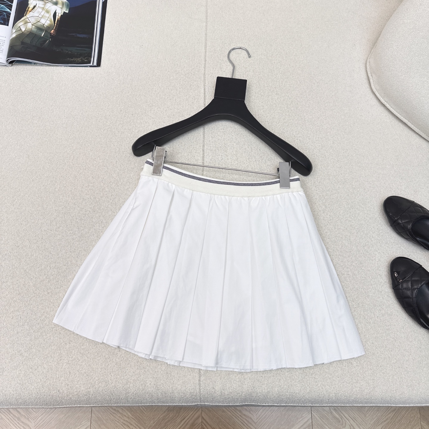 特价🉐️❗️现货齐码❗️不退不换❗️缪系少女穿搭 Miu 25Ss————早秋最新款减龄学院风压褶短半裙