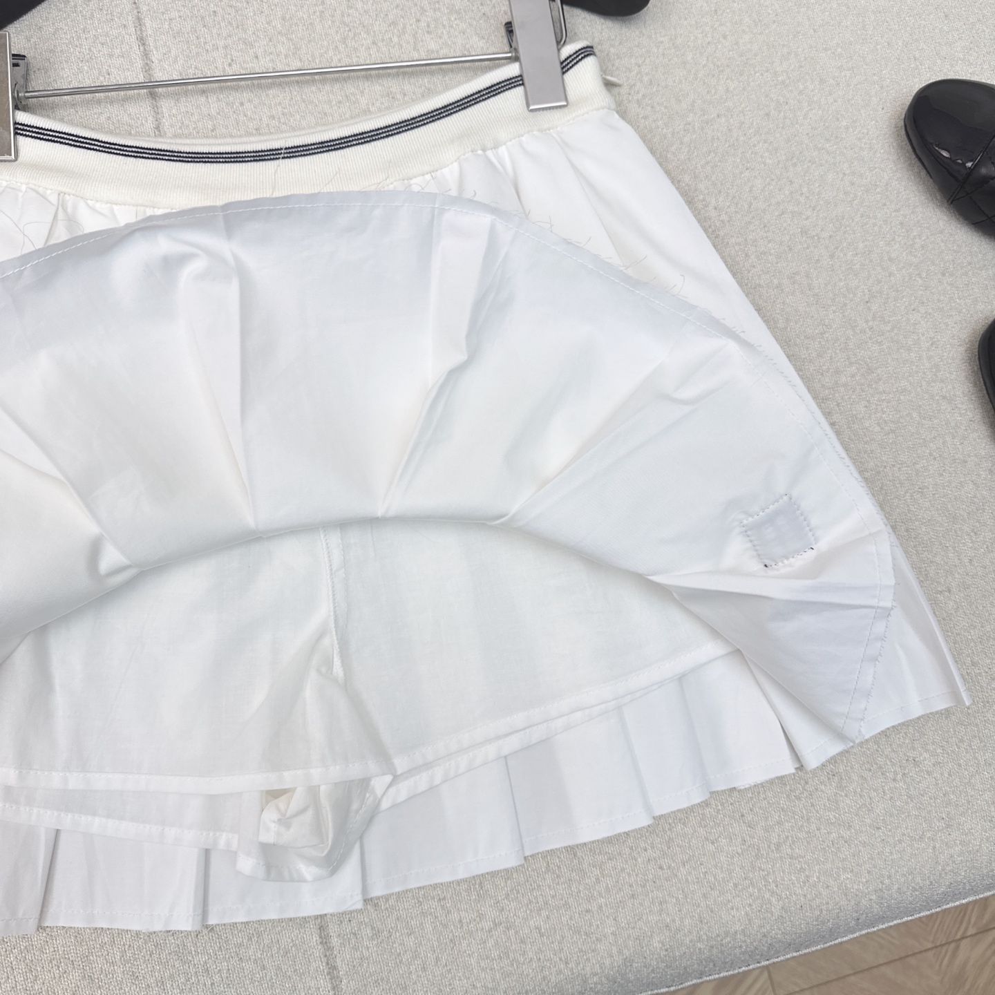 特价🉐️❗️现货齐码❗️不退不换❗️缪系少女穿搭 Miu 25Ss————早秋最新款减龄学院风压褶短半裙