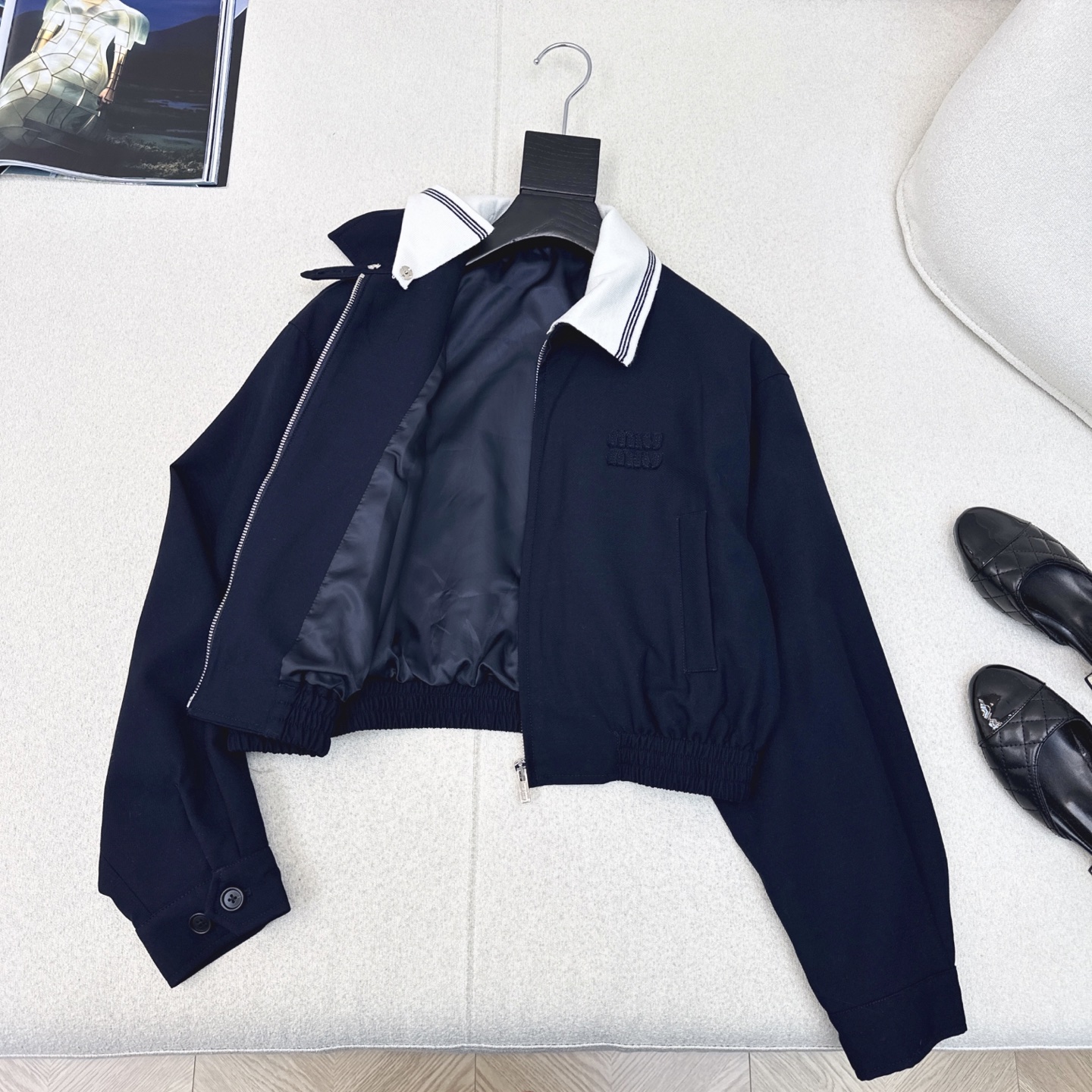 缪系少女穿搭 Miu 25Ss————早秋最新款知性分子学院风落肩短款夹克外套🖤撞色罗纹翻领拼接可拆卸设