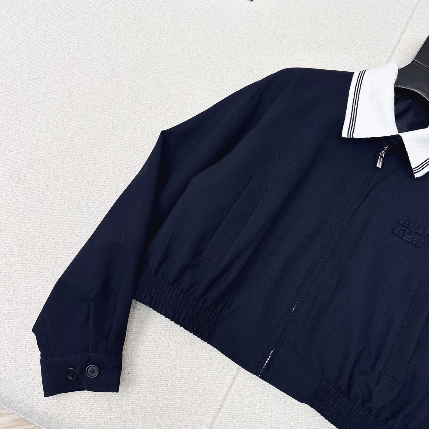 缪系少女穿搭 Miu 25Ss————早秋最新款知性分子学院风落肩短款夹克外套🖤撞色罗纹翻领拼接可拆卸设