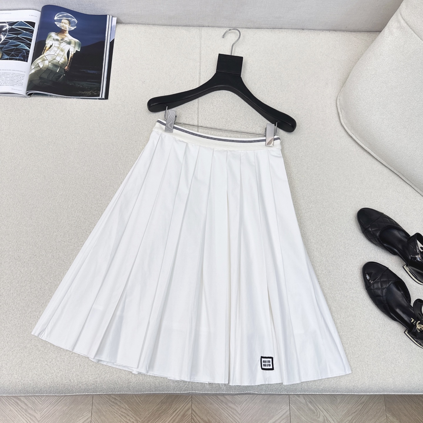 缪系少女穿搭 Miu 25Ss————早秋最新款减龄学院风压褶长半裙🤍撞色罗纹腰拼接棉质面料设计甜酷兼备