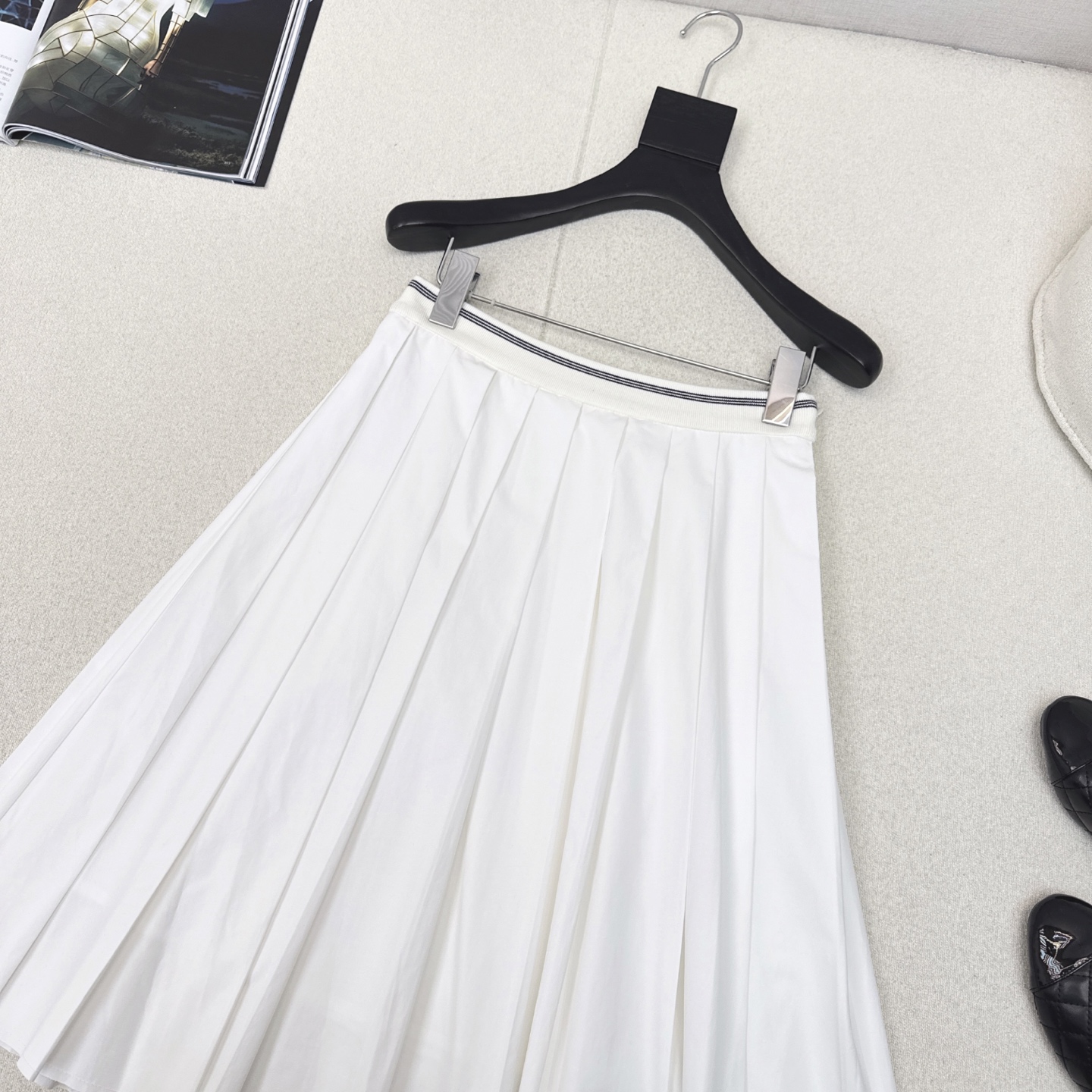 缪系少女穿搭 Miu 25Ss————早秋最新款减龄学院风压褶长半裙🤍撞色罗纹腰拼接棉质面料设计甜酷兼备