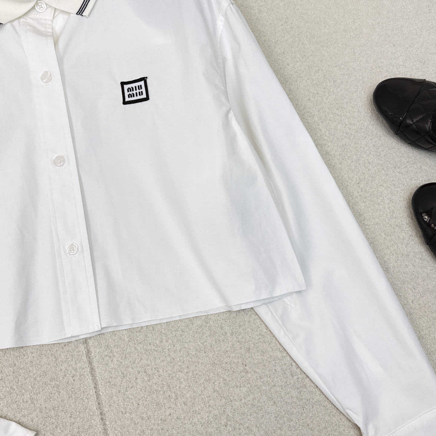 特价🉐️❗️现货齐码❗️不退不换❗️缪系少女穿搭 Miu 25Ss————早秋最新款知性分子学院风刺绣衬