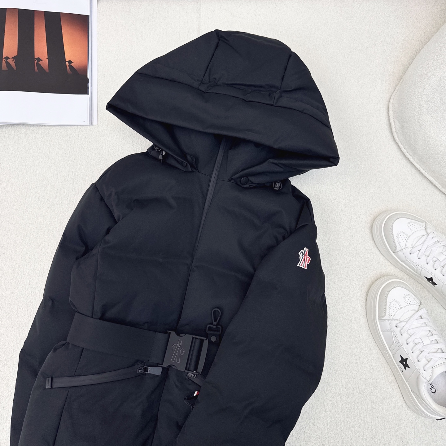 原单品质 MC 25ss————秋冬新品 胶囊系列束腰连帽羽绒服 🤍进口环保面料 国标进口90白鹅绒填充