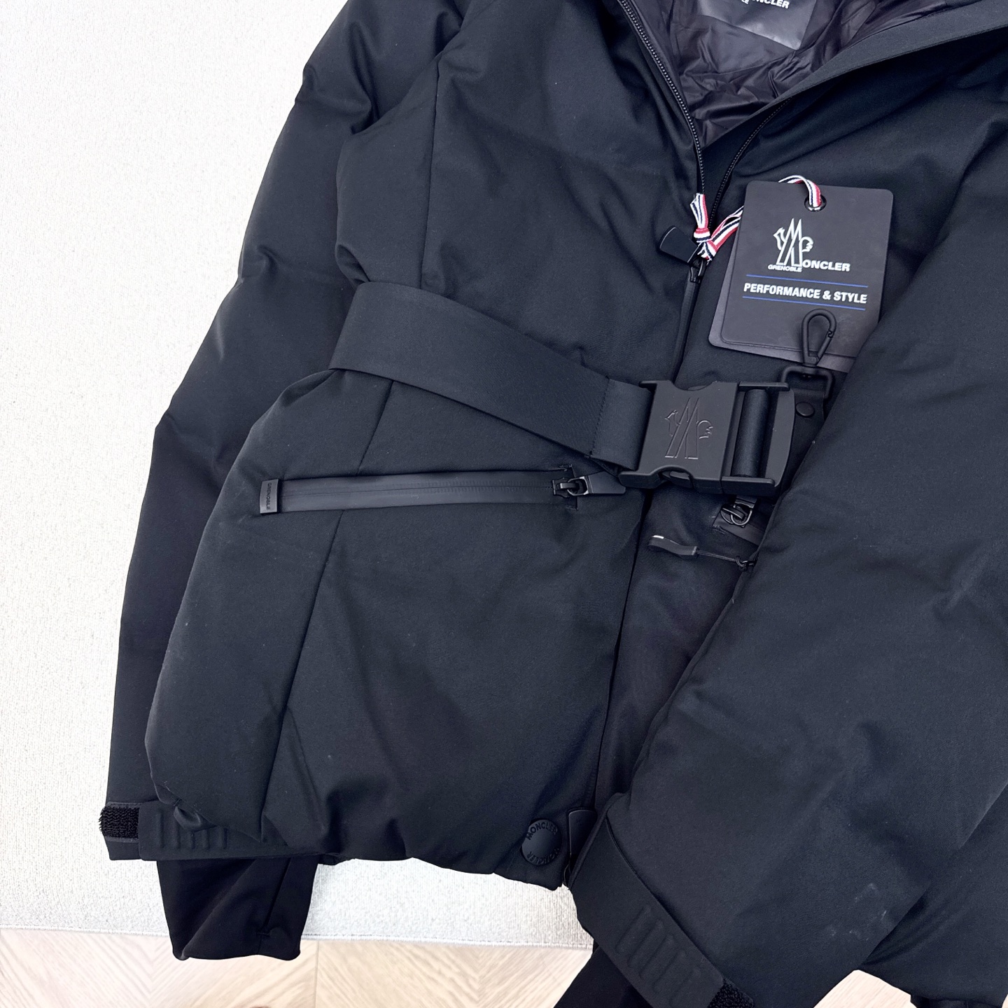 原单品质 MC 25ss————秋冬新品 胶囊系列束腰连帽羽绒服 🤍进口环保面料 国标进口90白鹅绒填充