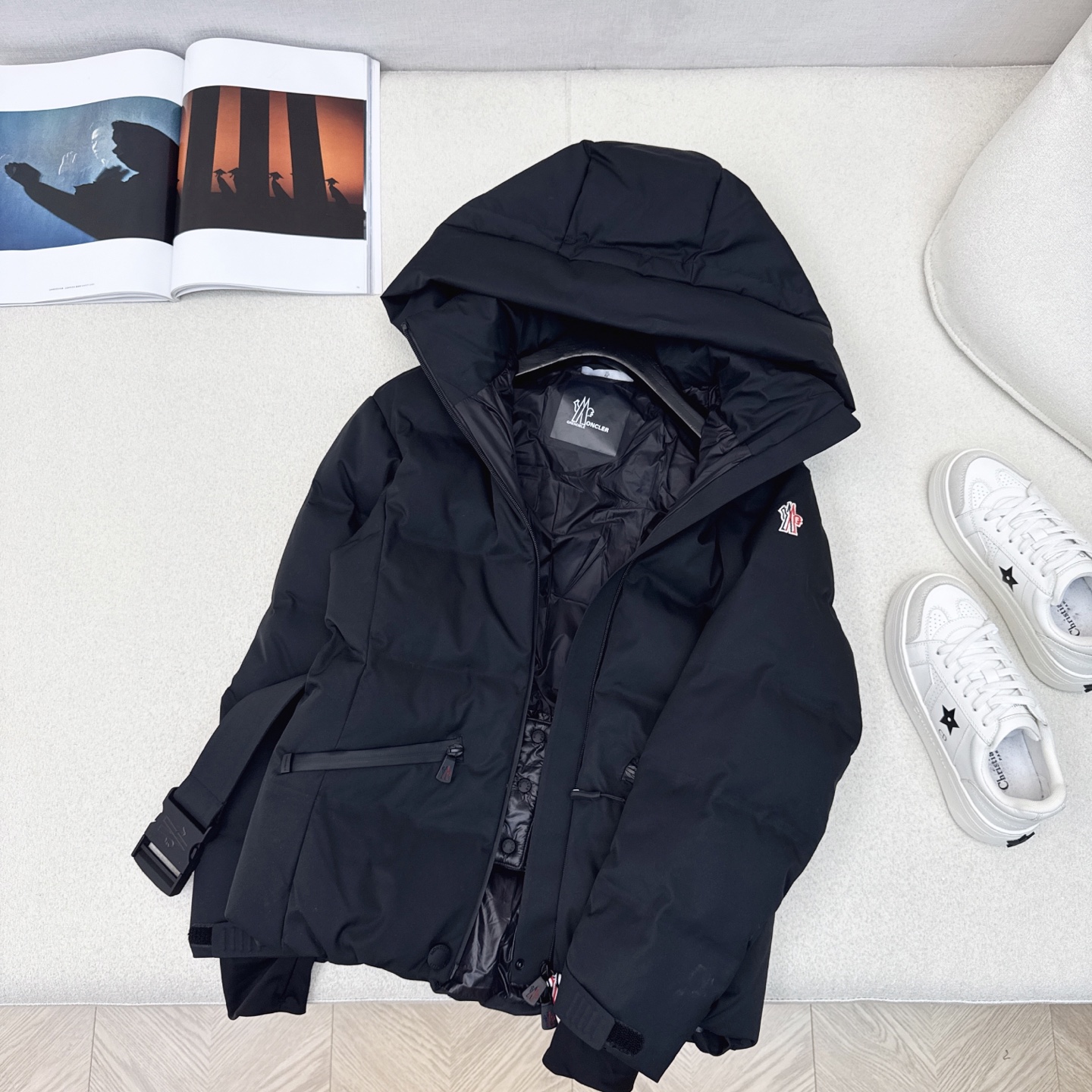 原单品质 MC 25ss————秋冬新品 胶囊系列束腰连帽羽绒服 🤍进口环保面料 国标进口90白鹅绒填充