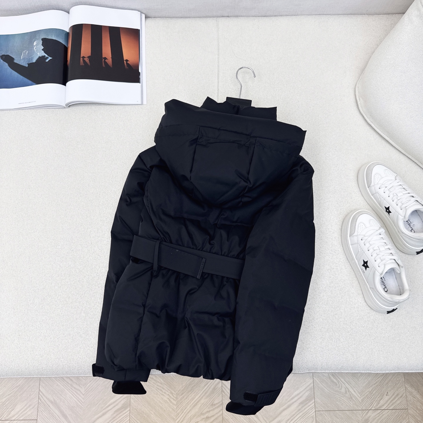 原单品质 MC 25ss————秋冬新品 胶囊系列束腰连帽羽绒服 🤍进口环保面料 国标进口90白鹅绒填充