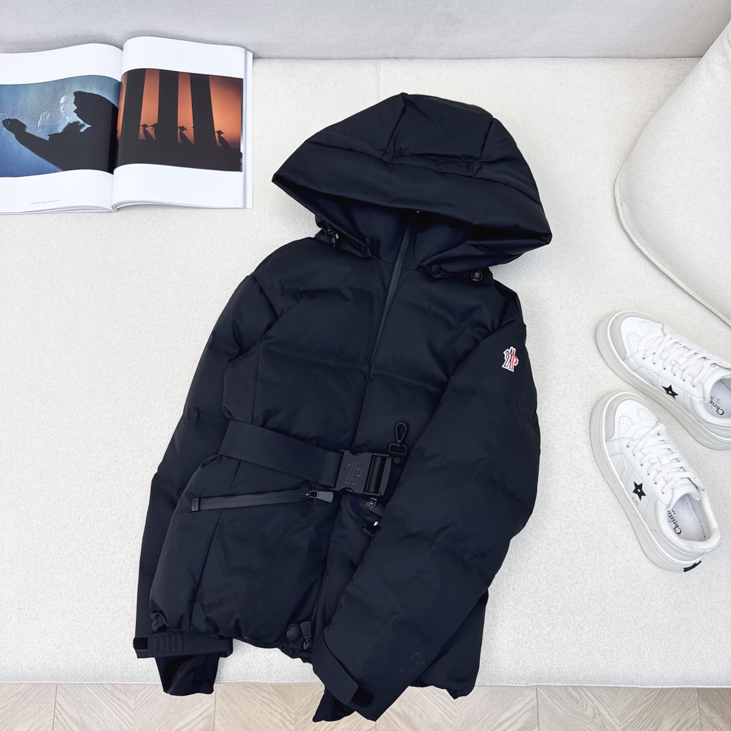 原单品质 MC 25ss————秋冬新品 胶囊系列束腰连帽羽绒服 🤍进口环保面料 国标进口90白鹅绒填充