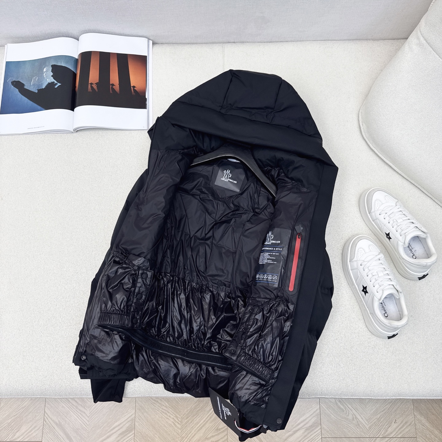 原单品质 MC 25ss————秋冬新品 胶囊系列束腰连帽羽绒服 🤍进口环保面料 国标进口90白鹅绒填充