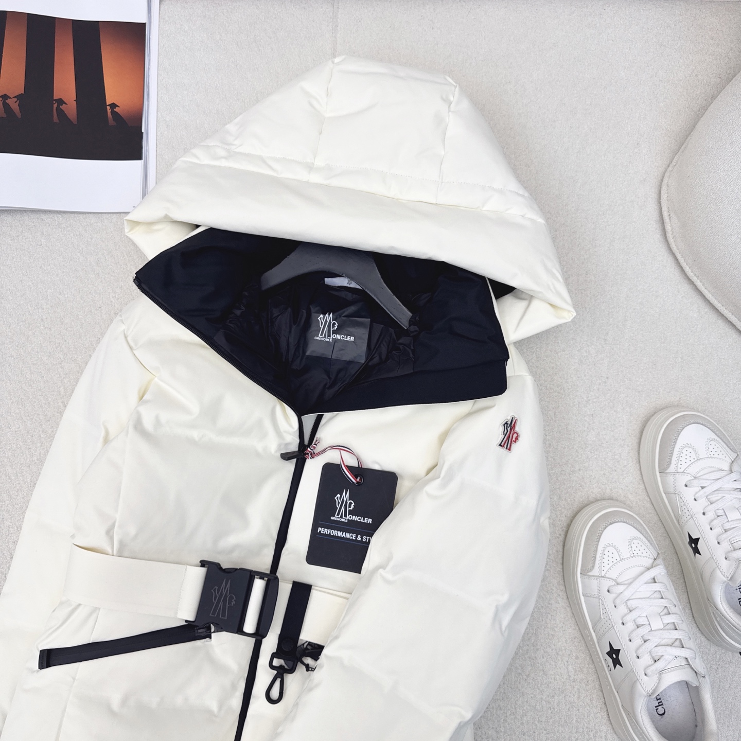 原单品质 MC 25ss————秋冬新品 胶囊系列束腰连帽羽绒服 🤍进口环保面料 国标进口90白鹅绒填充