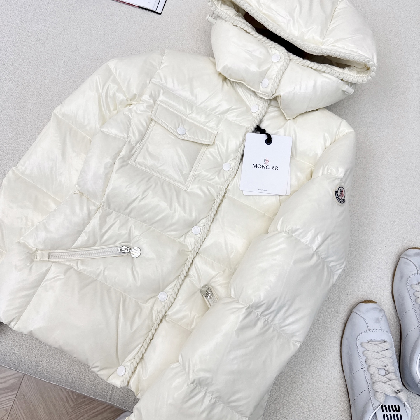原单品质 MC 25Ss———秋冬最新款官网新配色编织系列收腰连帽羽绒服外套 💙立体剪裁收腰版型设计 时
