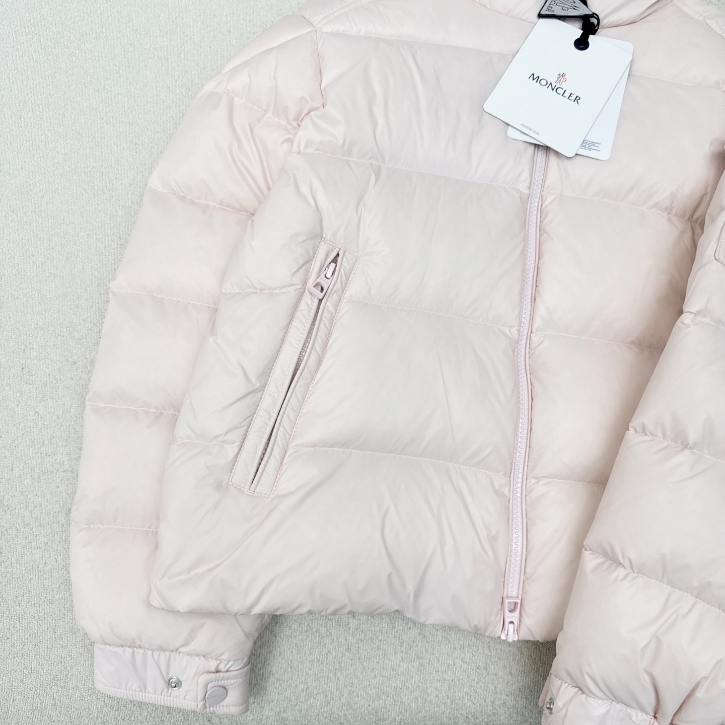 原单品质 MC 25Ss———秋冬新品官网新配色短款立领羽绒服外套 💗立体剪裁版型设计 时髦又帅气 国标