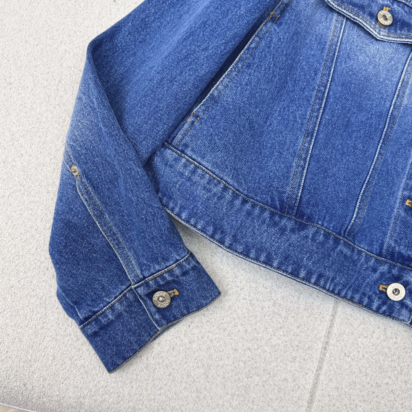 Trendy Retro-Inspired Fashion: P696 Cheesy Stylish Dress, Blue-Denim Coat, and Water-Washed Jeans Summary - 图片 5