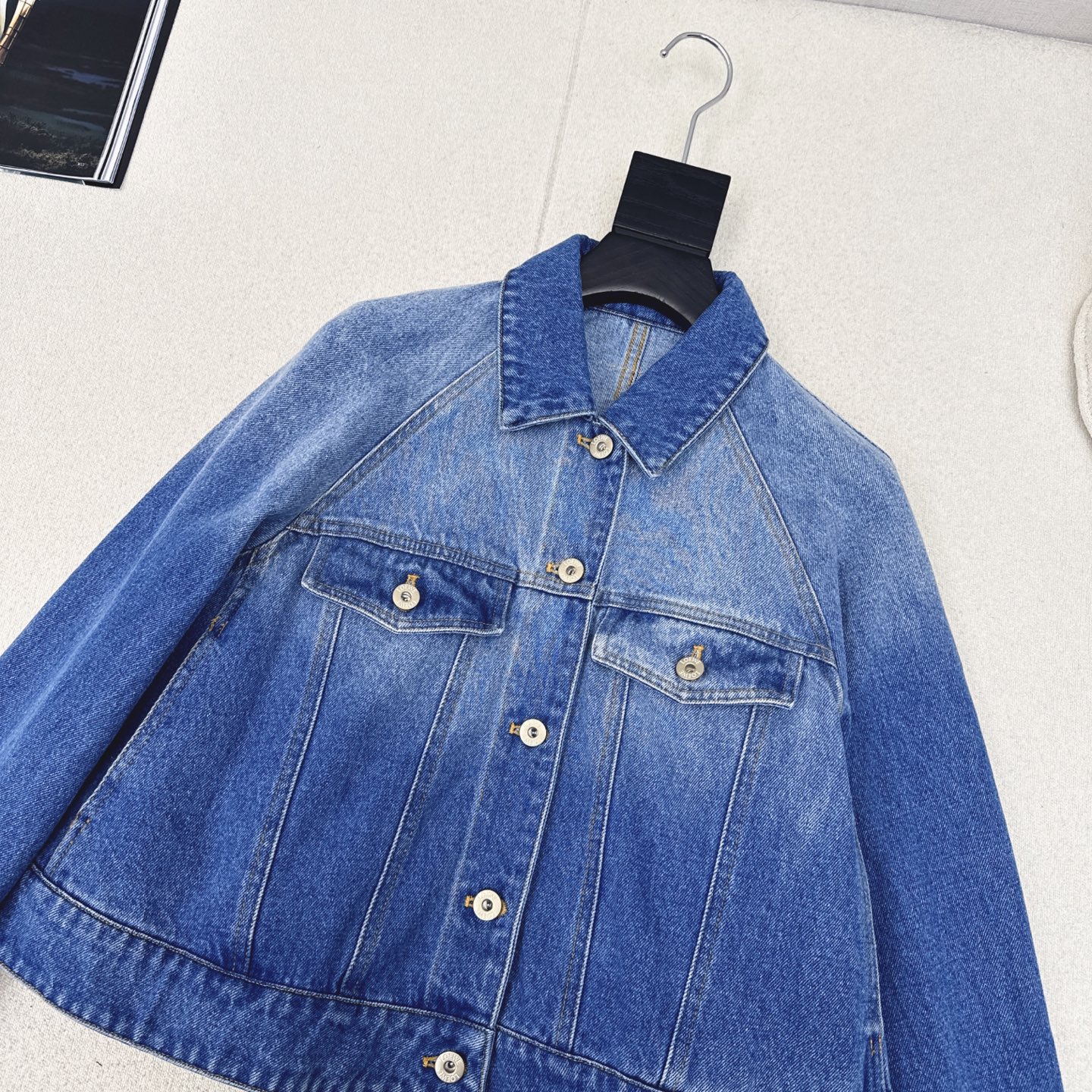 Trendy Retro-Inspired Fashion: P696 Cheesy Stylish Dress, Blue-Denim Coat, and Water-Washed Jeans Summary - 图片 2