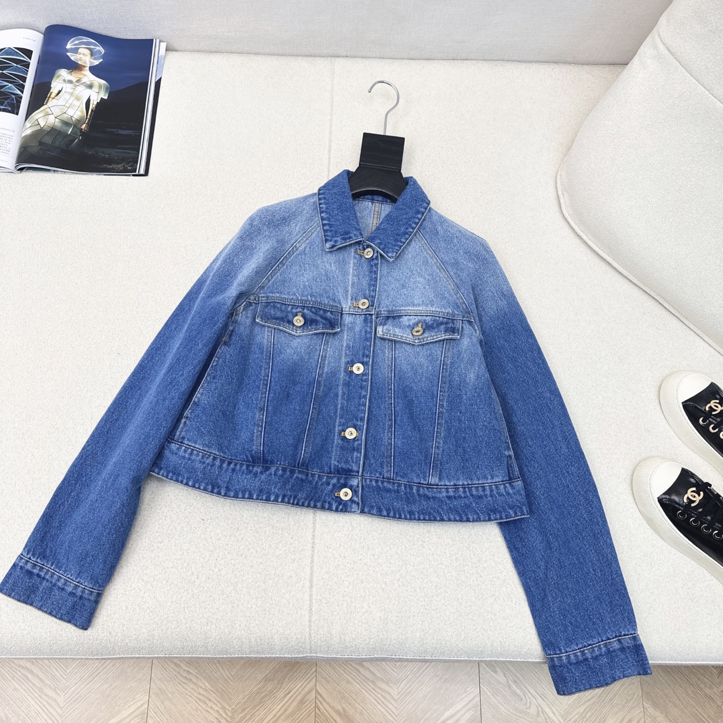 Trendy Retro-Inspired Fashion: P696 Cheesy Stylish Dress, Blue-Denim Coat, and Water-Washed Jeans Summary - 图片 1