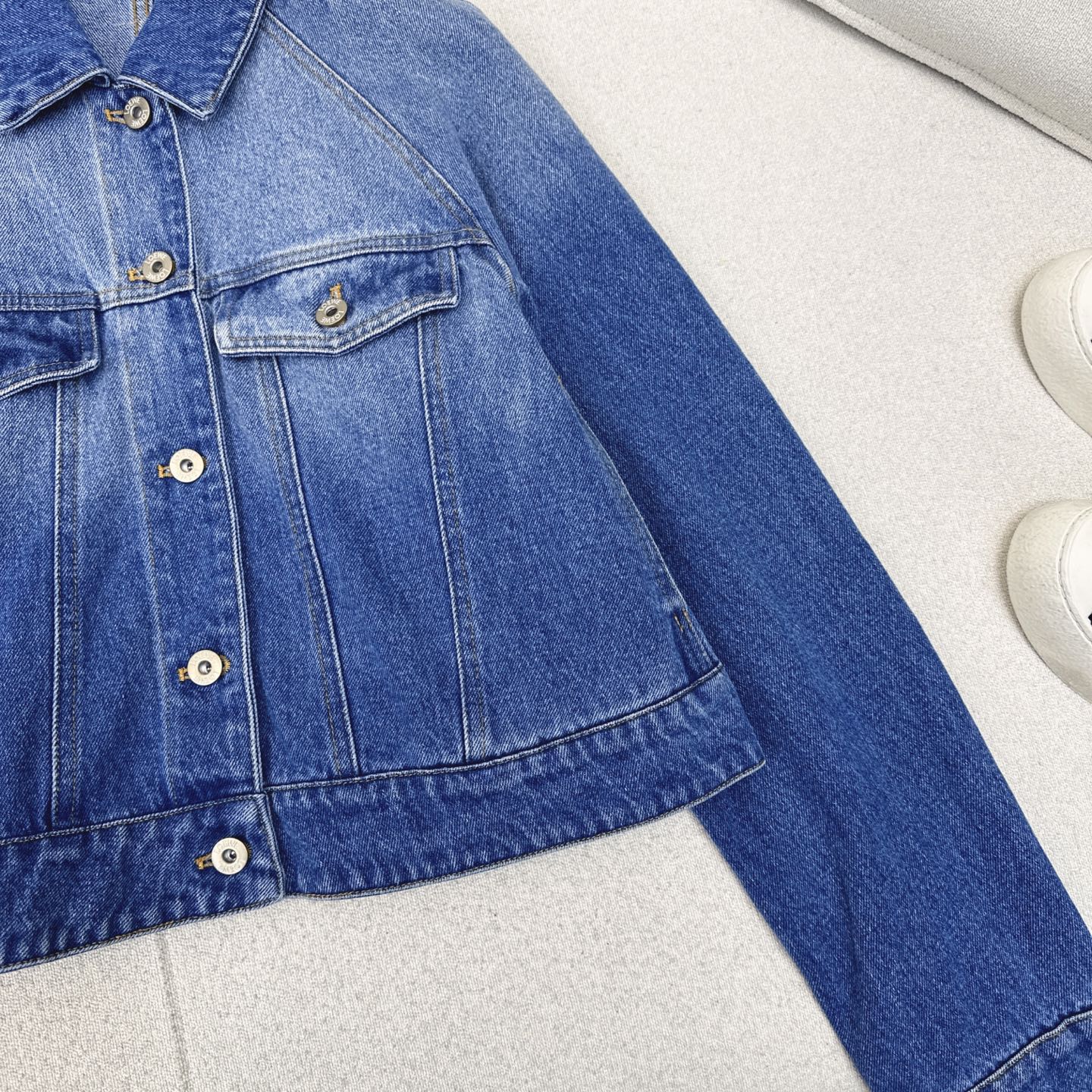 Trendy Retro-Inspired Fashion: P696 Cheesy Stylish Dress, Blue-Denim Coat, and Water-Washed Jeans Summary - 图片 6