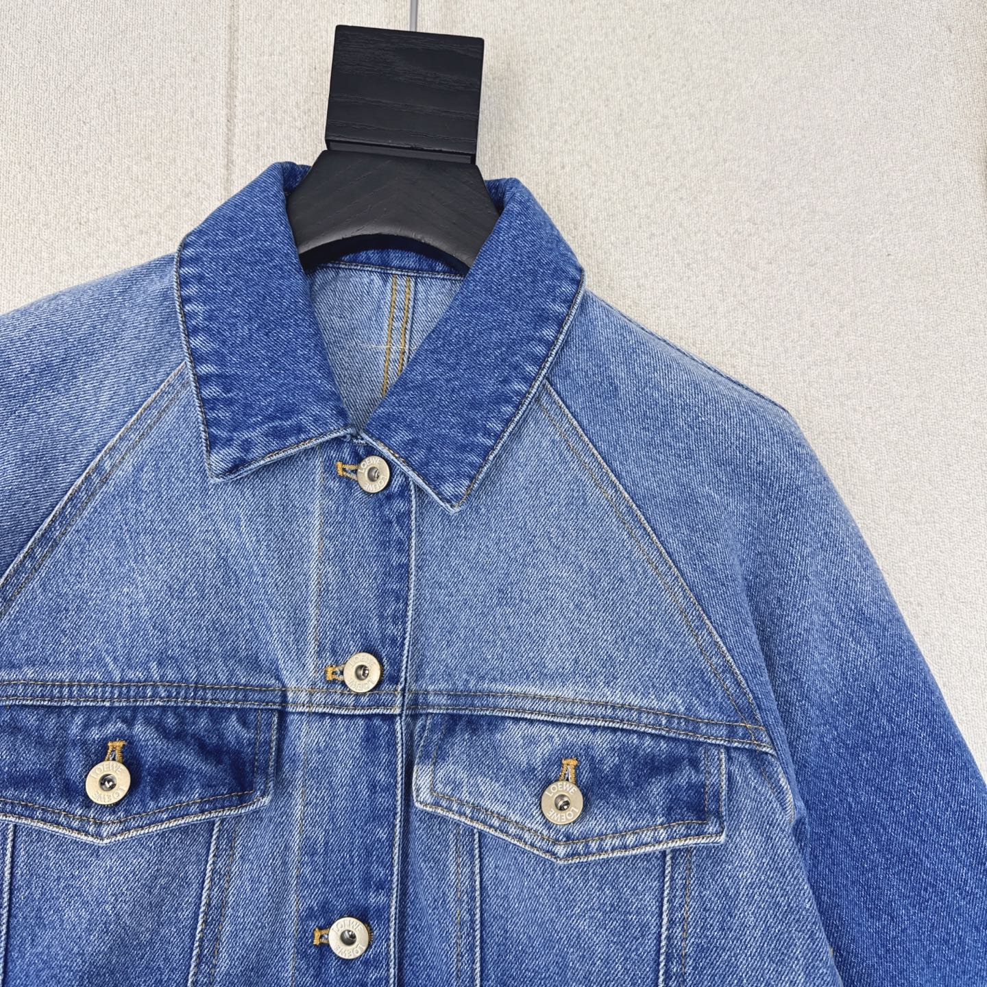 Trendy Retro-Inspired Fashion: P696 Cheesy Stylish Dress, Blue-Denim Coat, and Water-Washed Jeans Summary - 图片 4