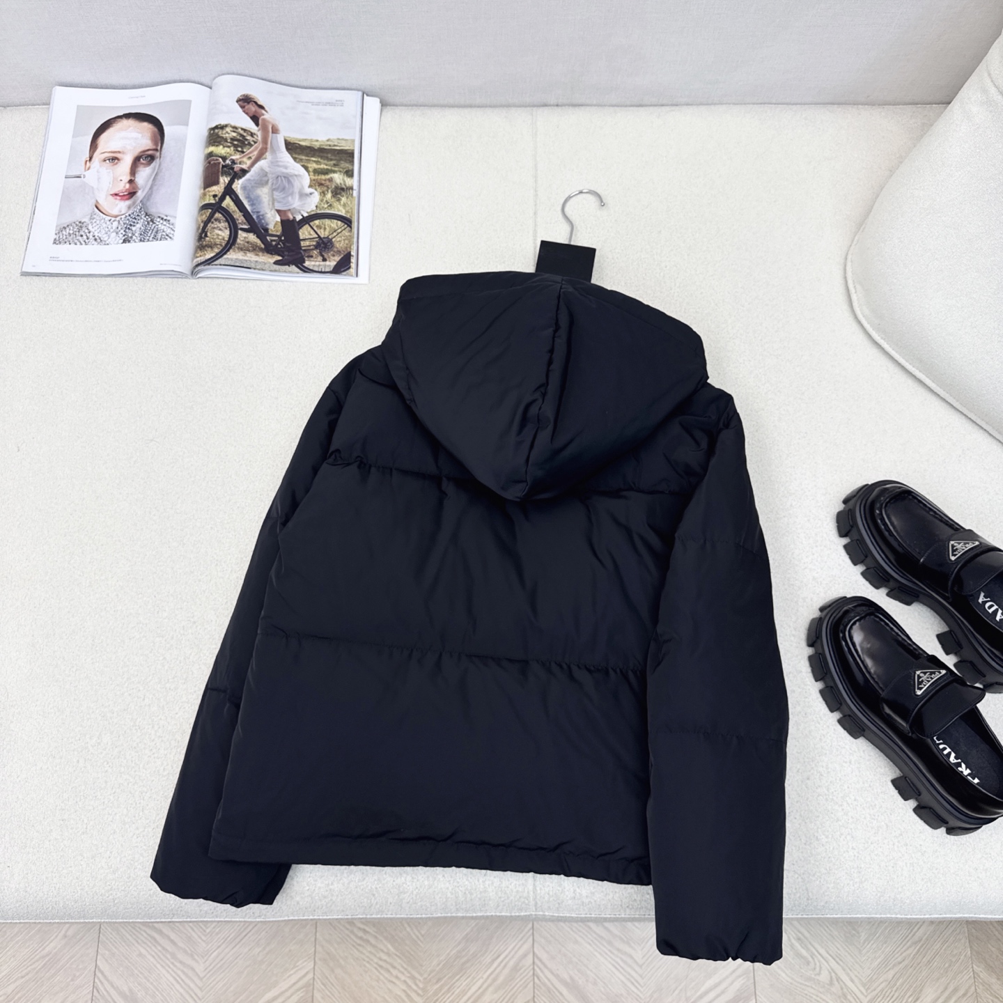 独家首发 高端原单品质 PD 25Ss——秋冬官网最新款配色三角标装饰连帽羽绒服外套 🤎 立体剪裁H版型