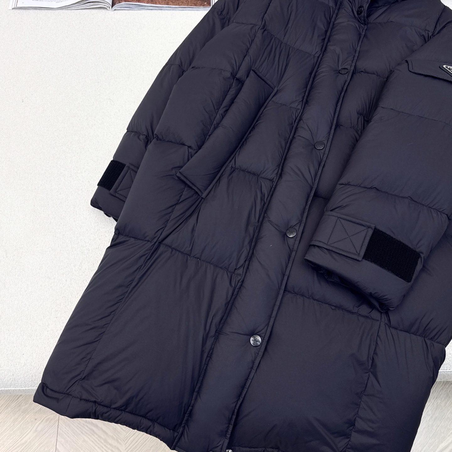 独家首发 原单品质 PD 25Ss———秋冬最新款连帽长款面包服羽绒服🖤 经典H直筒长款版型 上身超显瘦