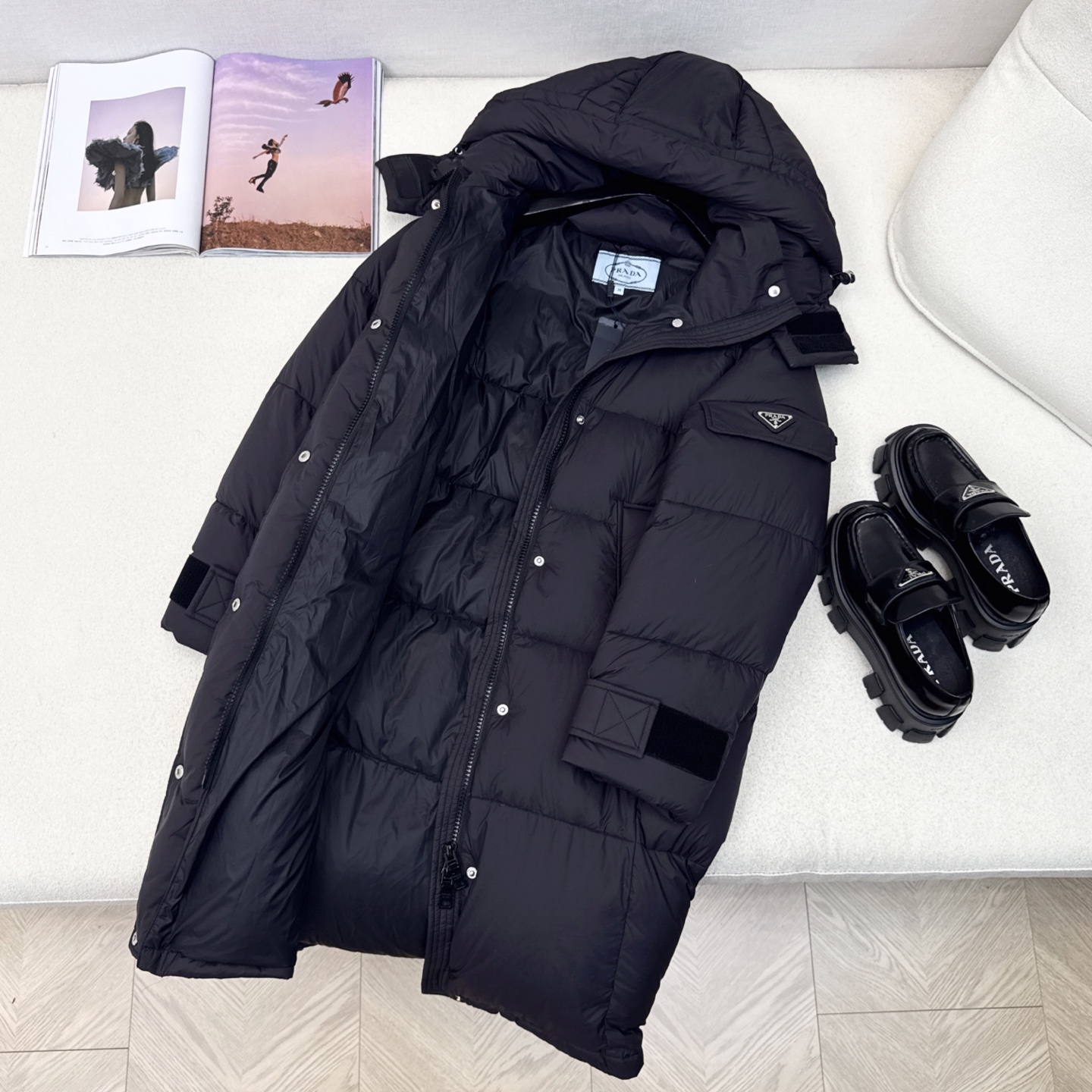 独家首发 原单品质 PD 25Ss———秋冬最新款连帽长款面包服羽绒服🖤 经典H直筒长款版型 上身超显瘦