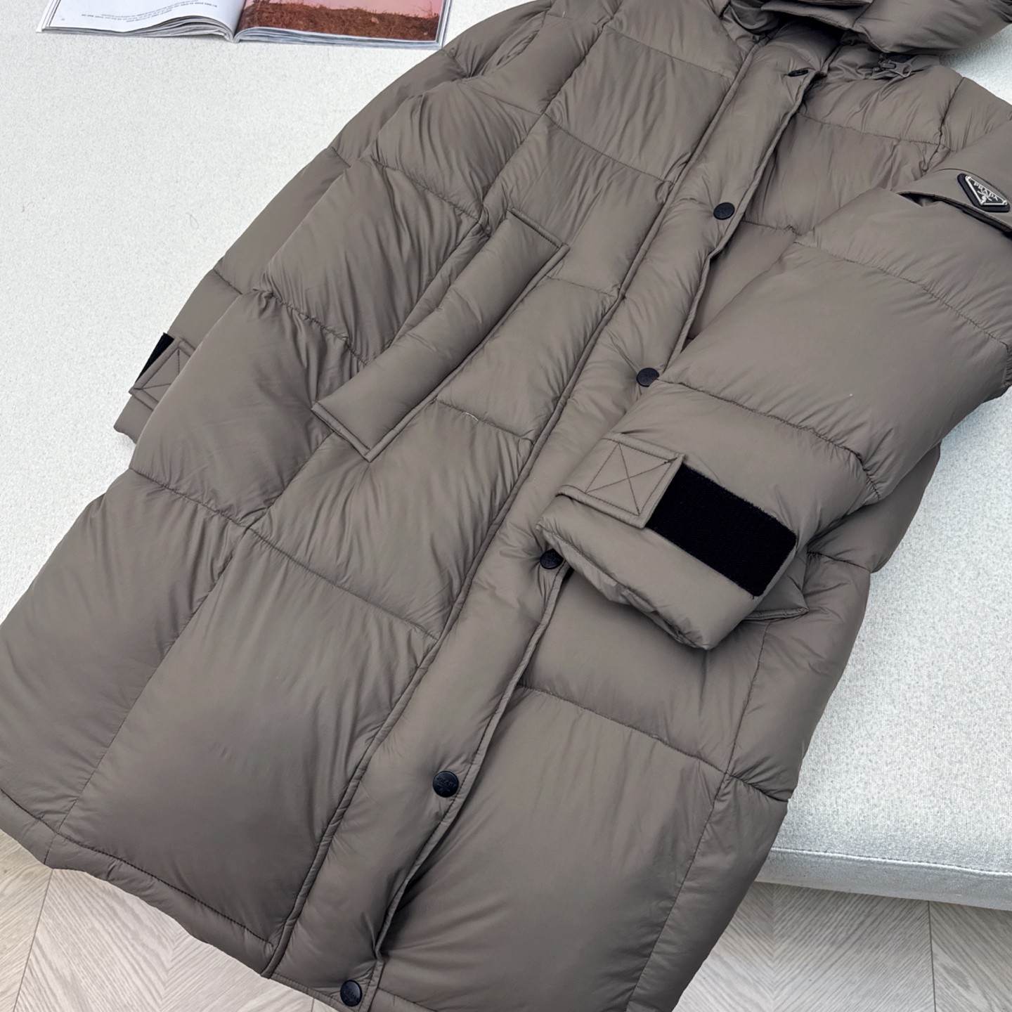 独家首发 原单品质 PD 25Ss———秋冬最新款连帽长款面包服羽绒服🖤 经典H直筒长款版型 上身超显瘦