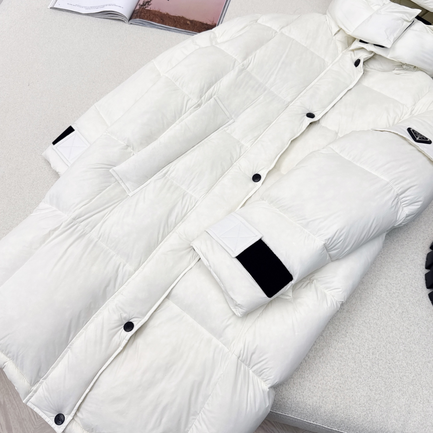 独家首发 原单品质 PD 25Ss———秋冬最新款连帽长款面包服羽绒服🖤 经典H直筒长款版型 上身超显瘦