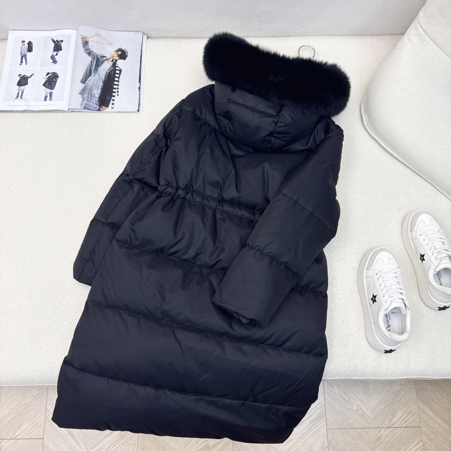 独家首发 原单品质 PD 25Ss———秋冬最新款毛领连帽长款羽绒服🖤 经典腰部抽绳松紧收腰长款版型 上