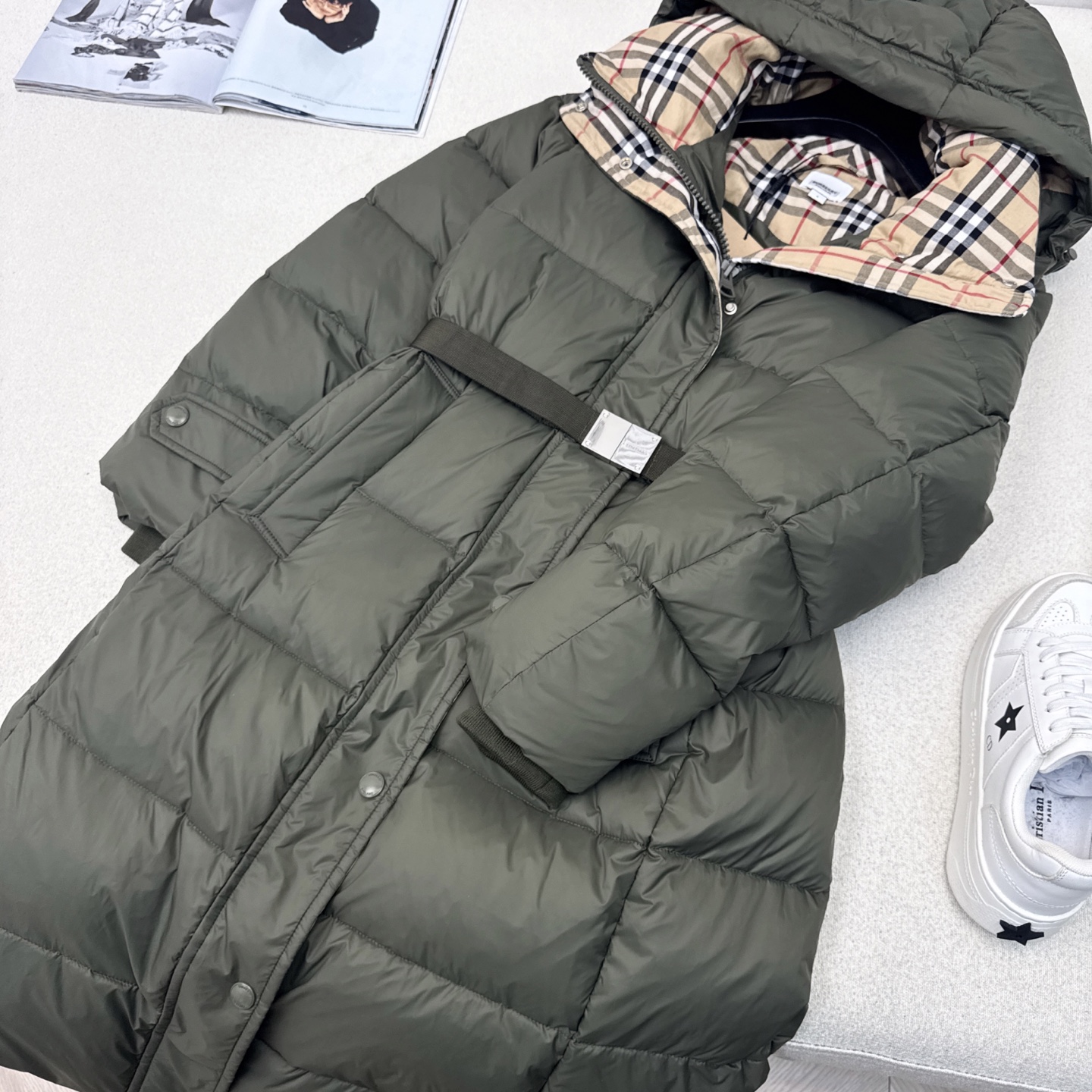 原单品质 BUR 25ss———秋冬新款经典束腰腰带连帽长款羽绒服🖤 经典修身长款版型 遮到膝盖以下 超