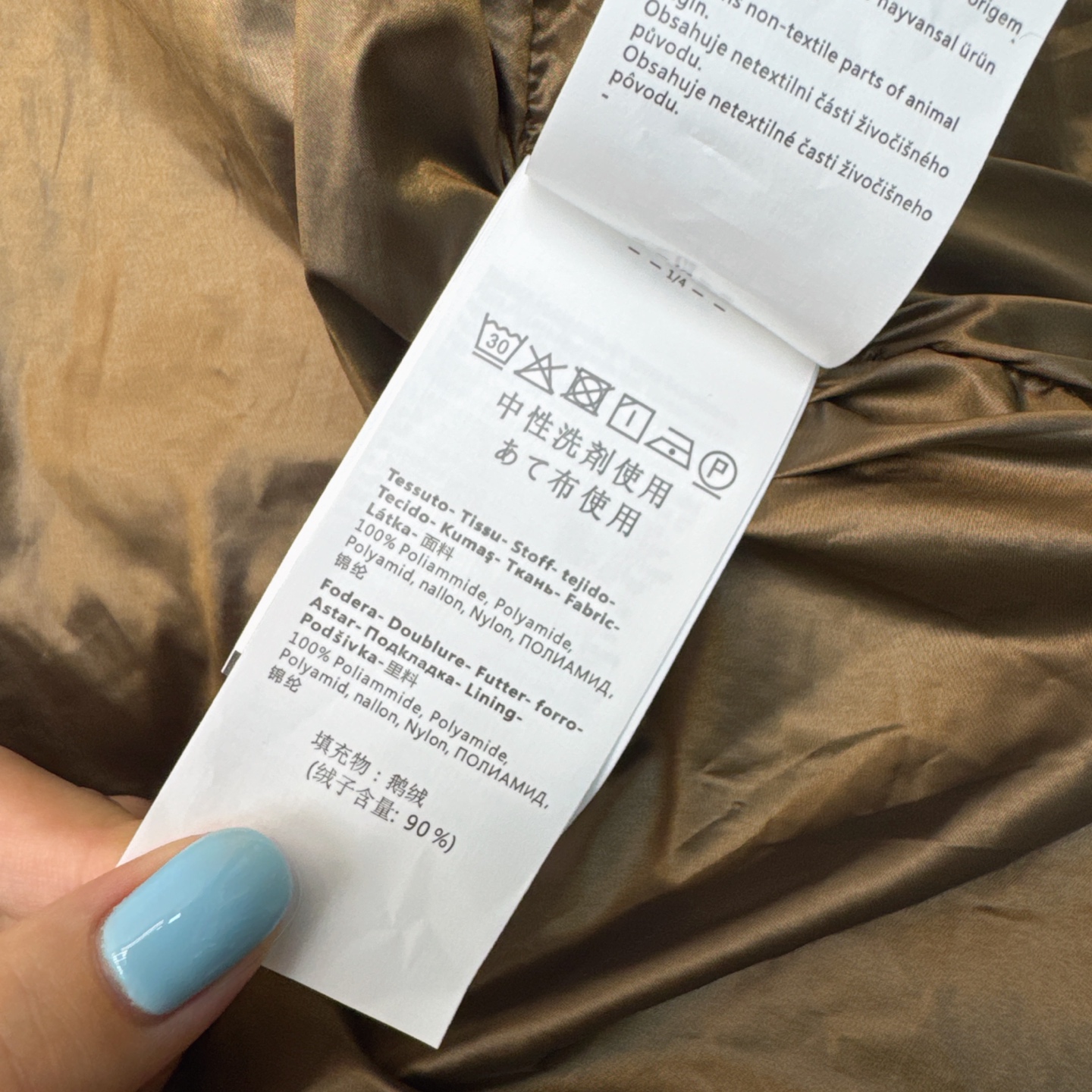 原单品质 Max 25ss———秋冬最新款连帽貉子毛领中长款羽绒服外套🖤 袖口logo徽章装饰 设计感很