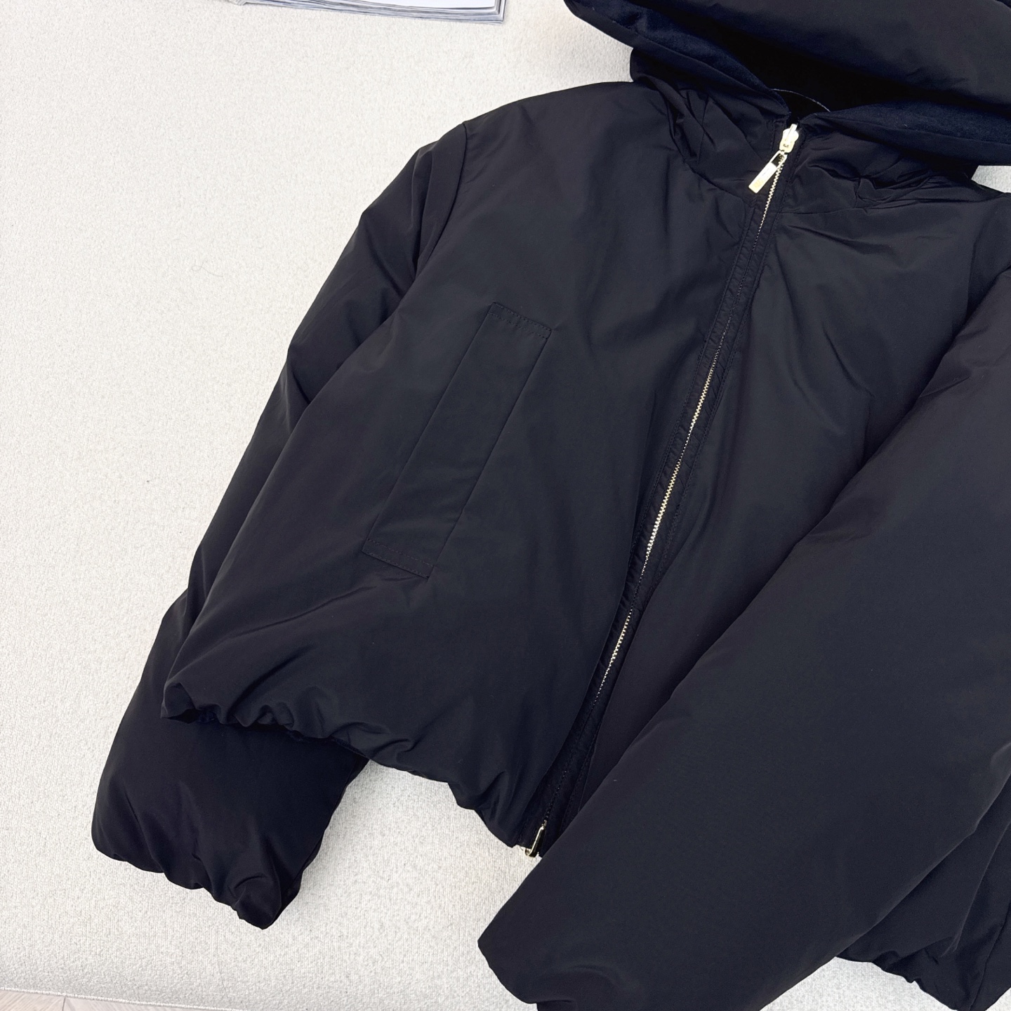 独家首发 原单品质 Max 25Ss———秋冬最新款简约袖标装饰秋双面短款连帽羽绒服 🖤经典立体H版型剪