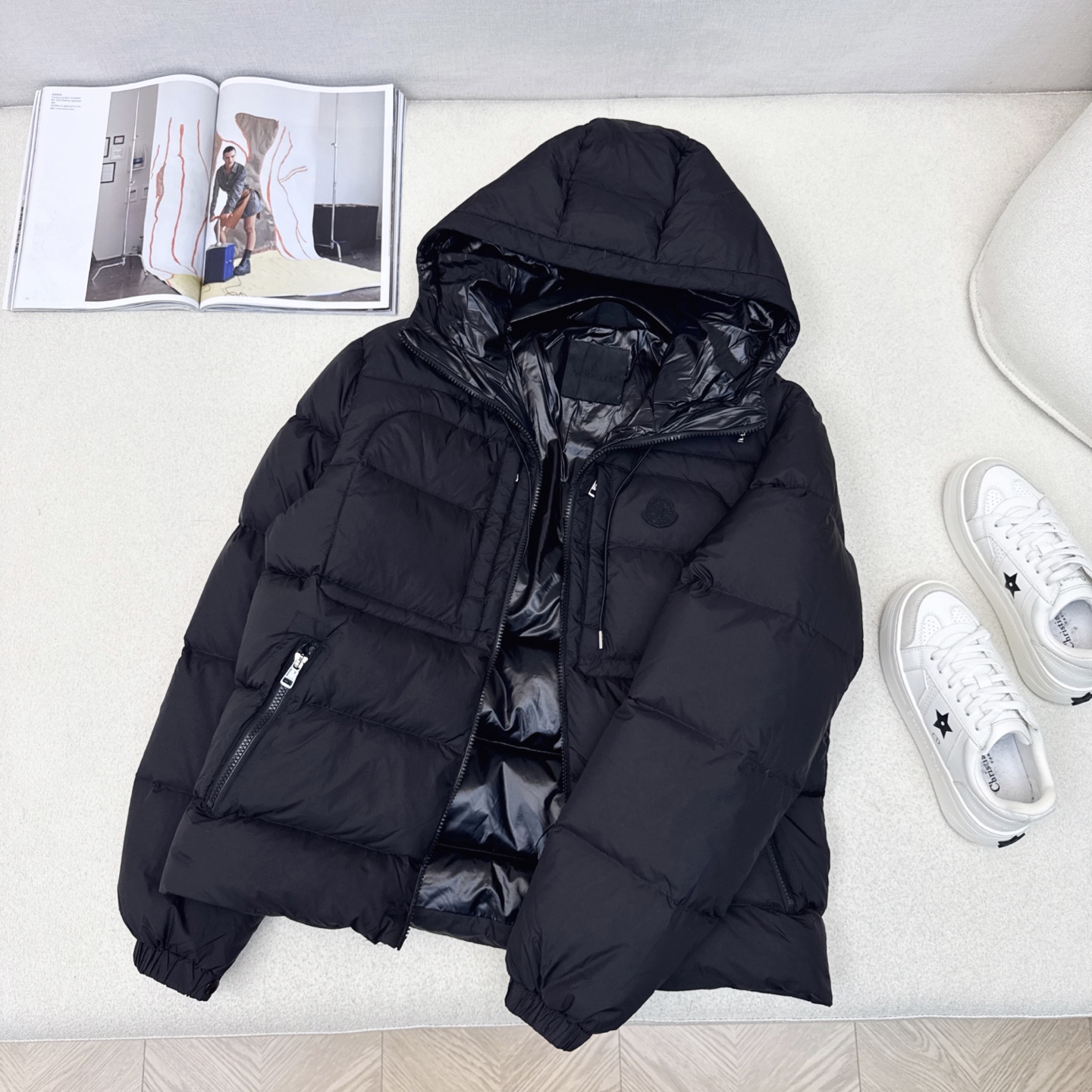 原单品质 男女同款 MC 25Ss———秋冬新品logo标志装饰连帽羽绒服🖤设计新颖独特又保暖理念超赞！