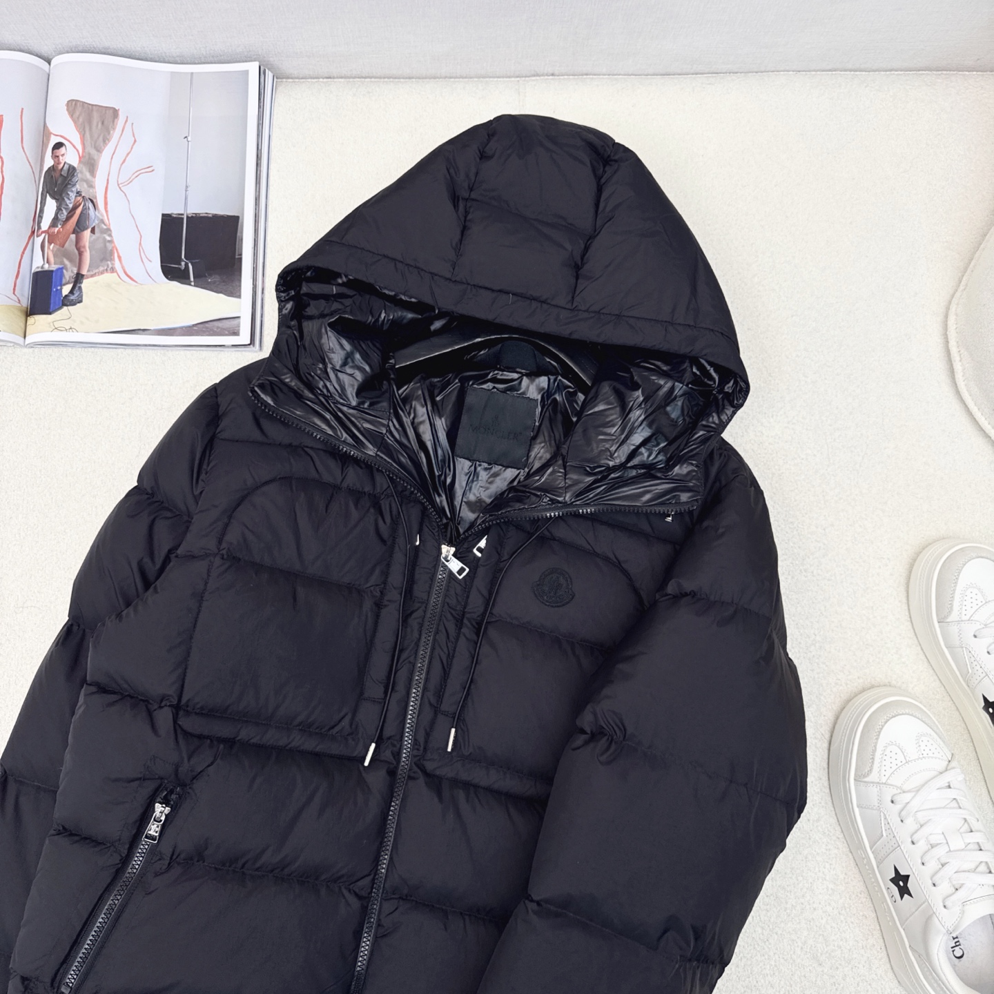 原单品质 男女同款 MC 25Ss———秋冬新品logo标志装饰连帽羽绒服🖤设计新颖独特又保暖理念超赞！