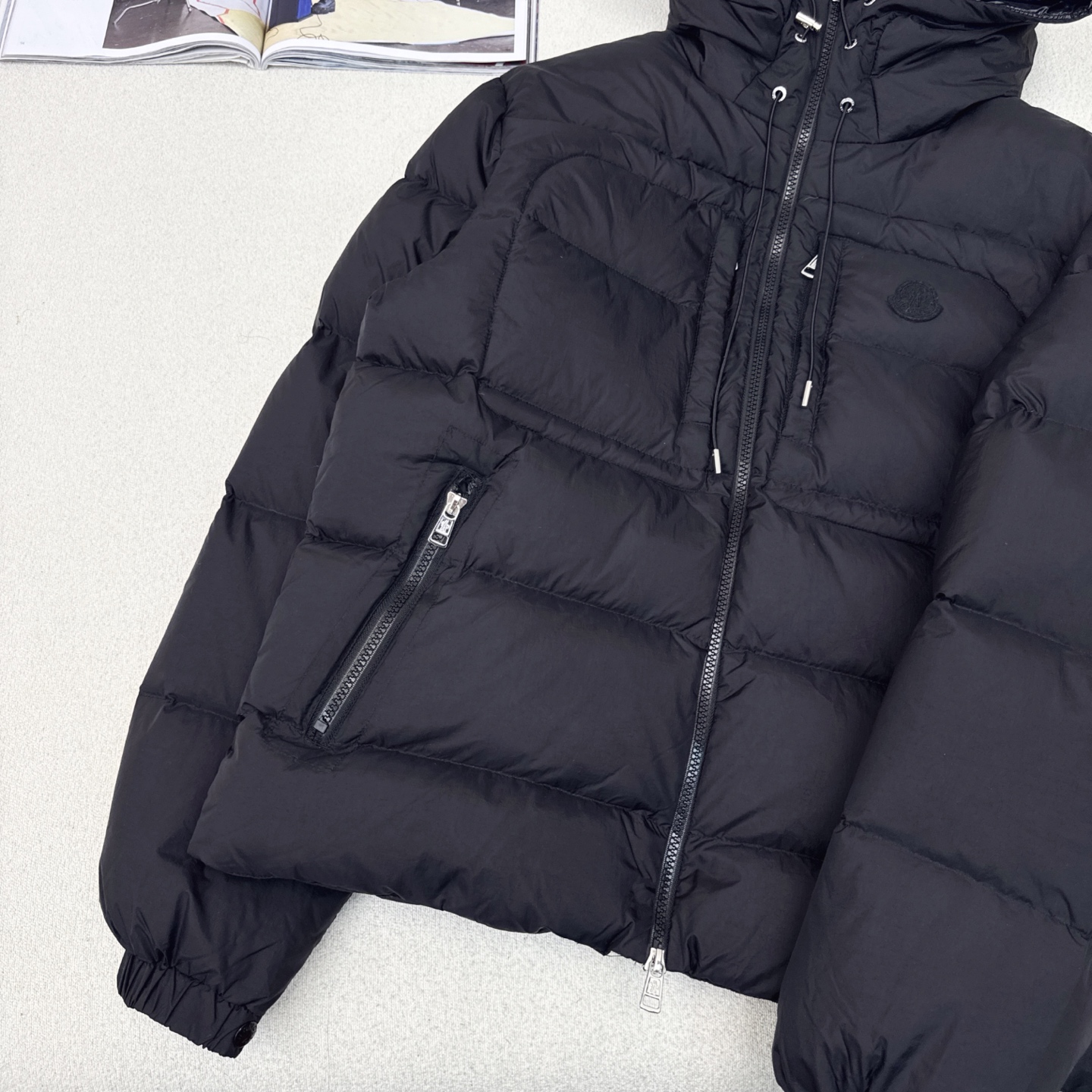 原单品质 男女同款 MC 25Ss———秋冬新品logo标志装饰连帽羽绒服🖤设计新颖独特又保暖理念超赞！
