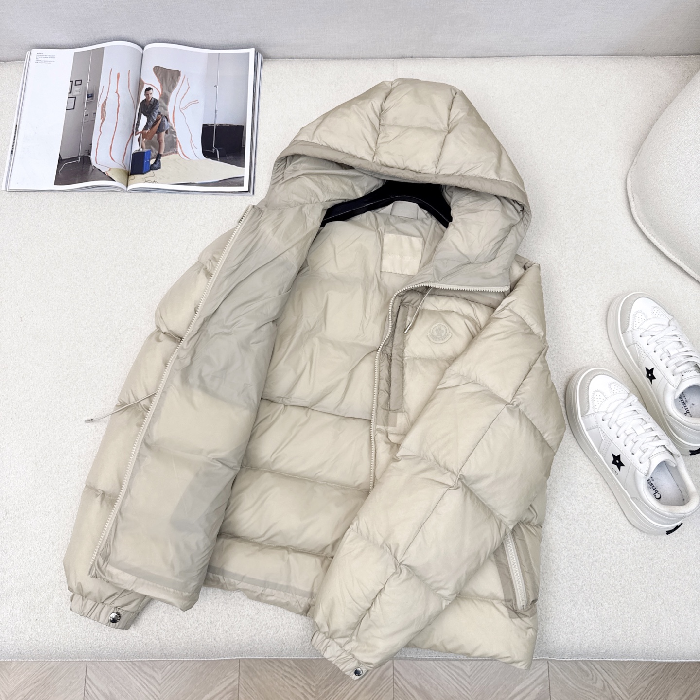 原单品质 男女同款 MC 25Ss———秋冬新品logo标志装饰连帽羽绒服🖤设计新颖独特又保暖理念超赞！