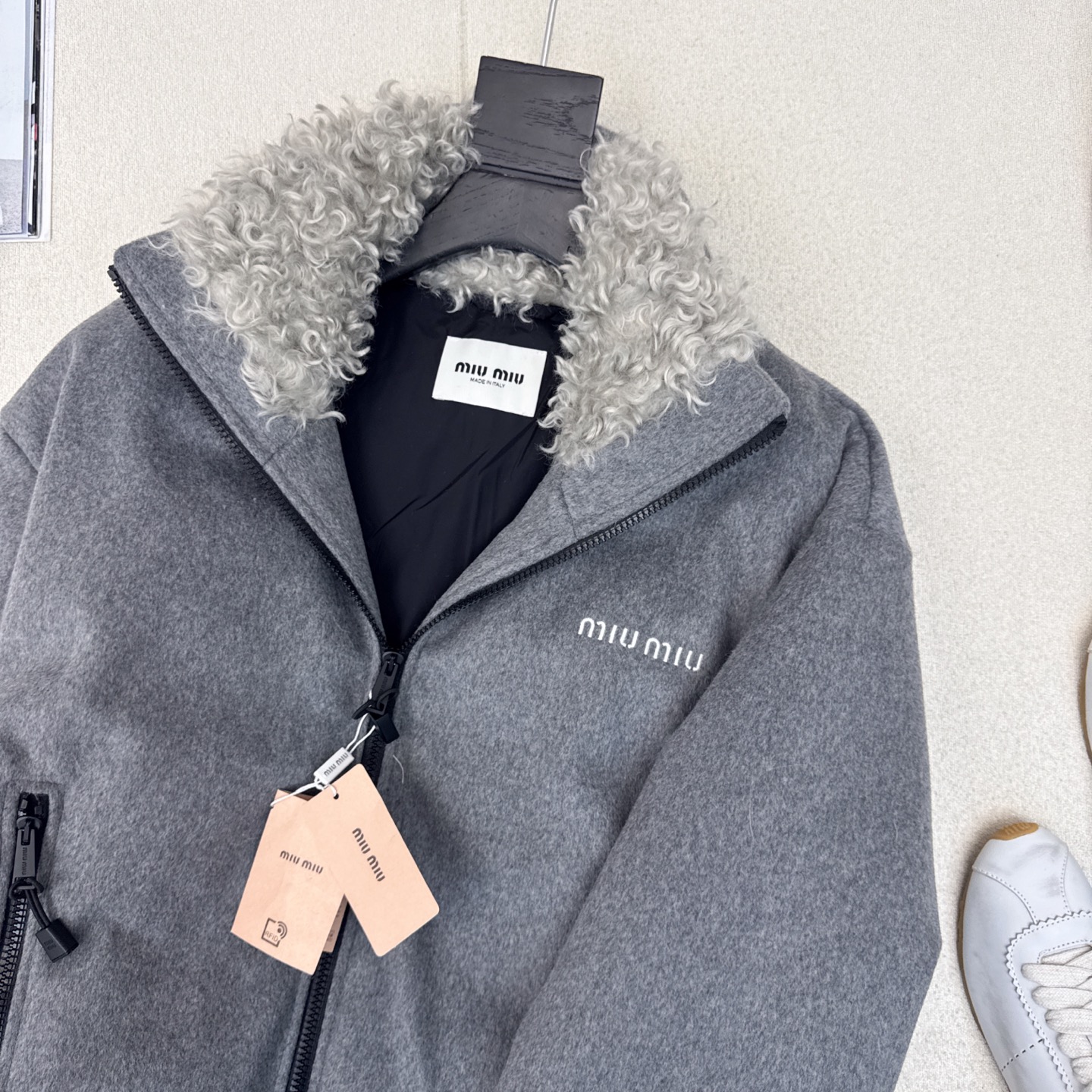 原单品质 Miu 25Ss———秋冬最新款羊羔毛拼接内里短款立领羽绒服外套 🖤 领里拼马海毛保暖 大冬天