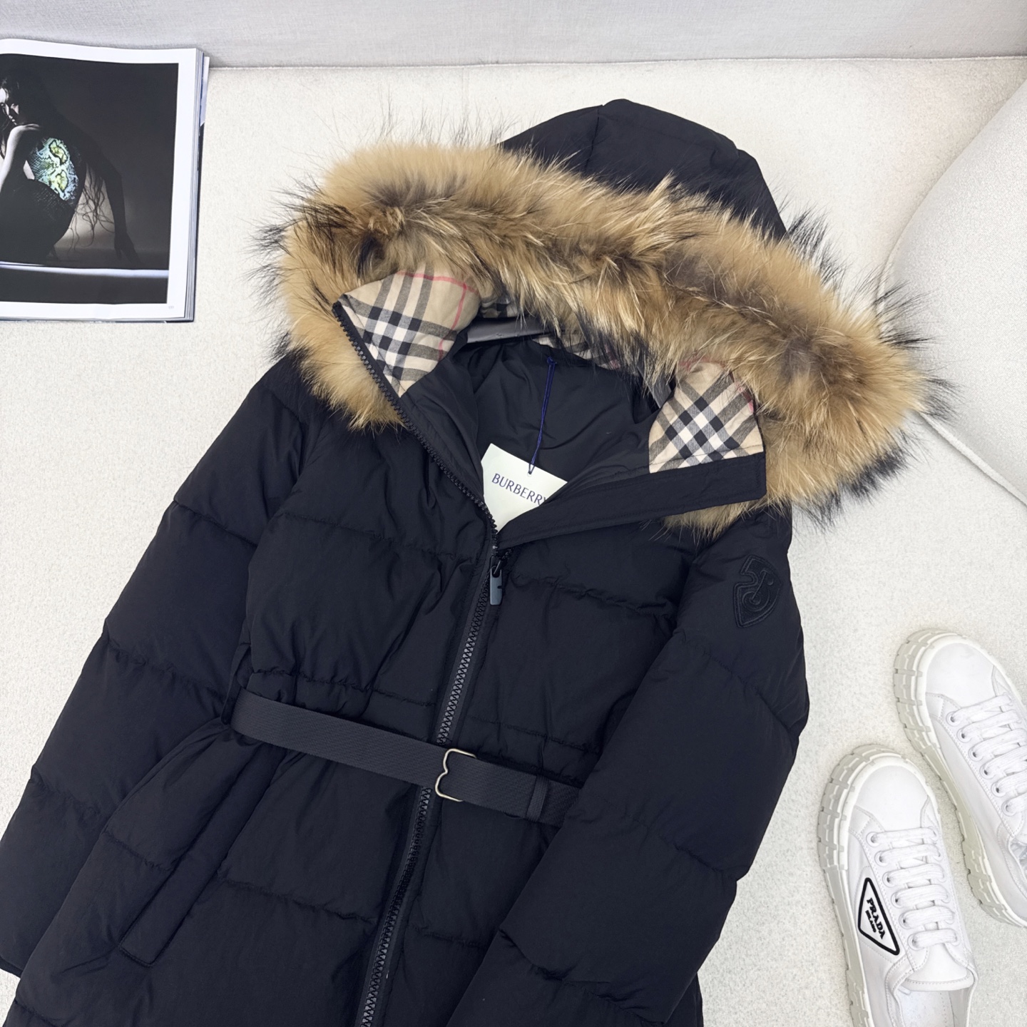 原单品质 Bur 25Ss———秋冬最新款 细腰带收腰连帽毛领长款羽绒服外套🖤超大貉子毛领 定制开发五金