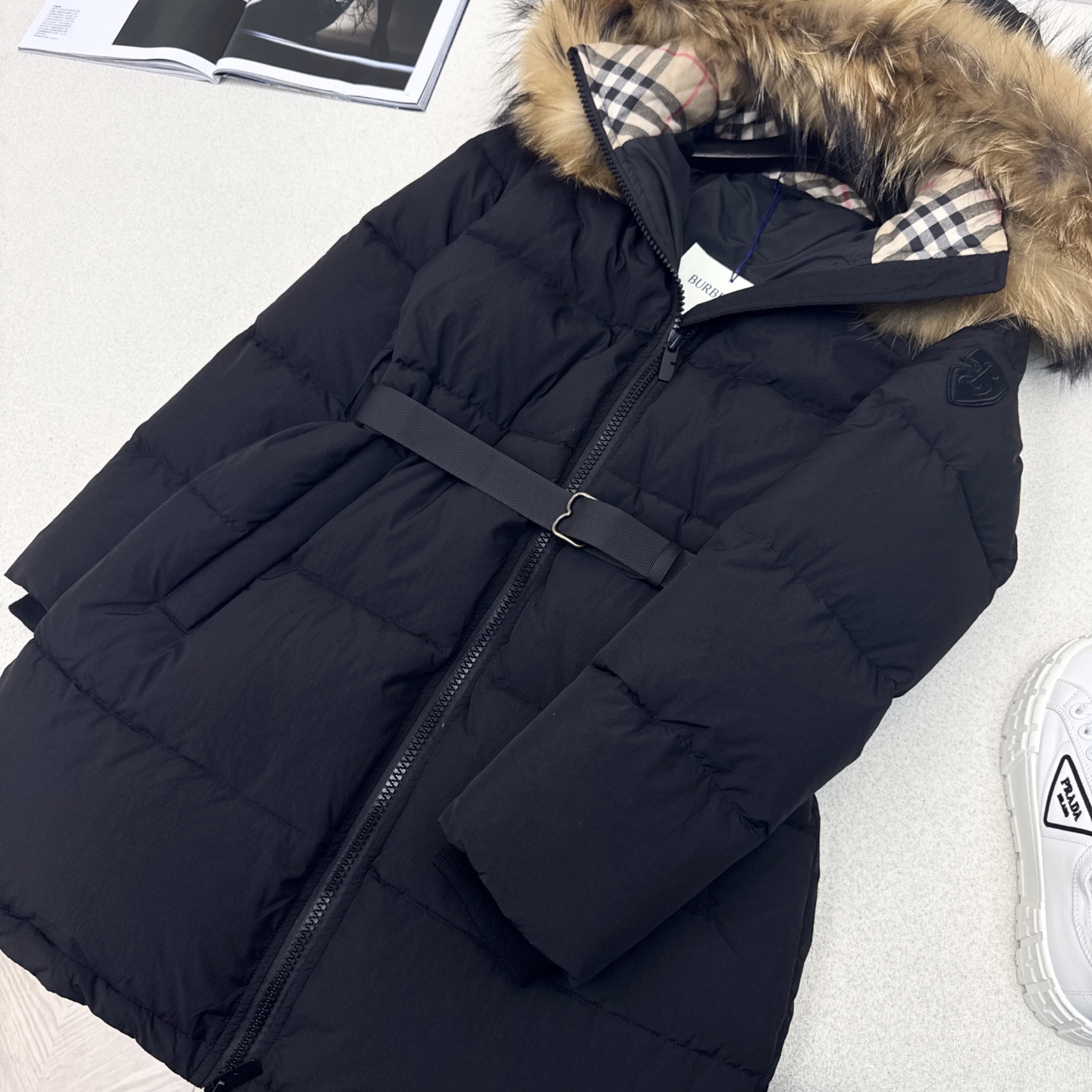 原单品质 Bur 25Ss———秋冬最新款 细腰带收腰连帽毛领长款羽绒服外套🖤超大貉子毛领 定制开发五金