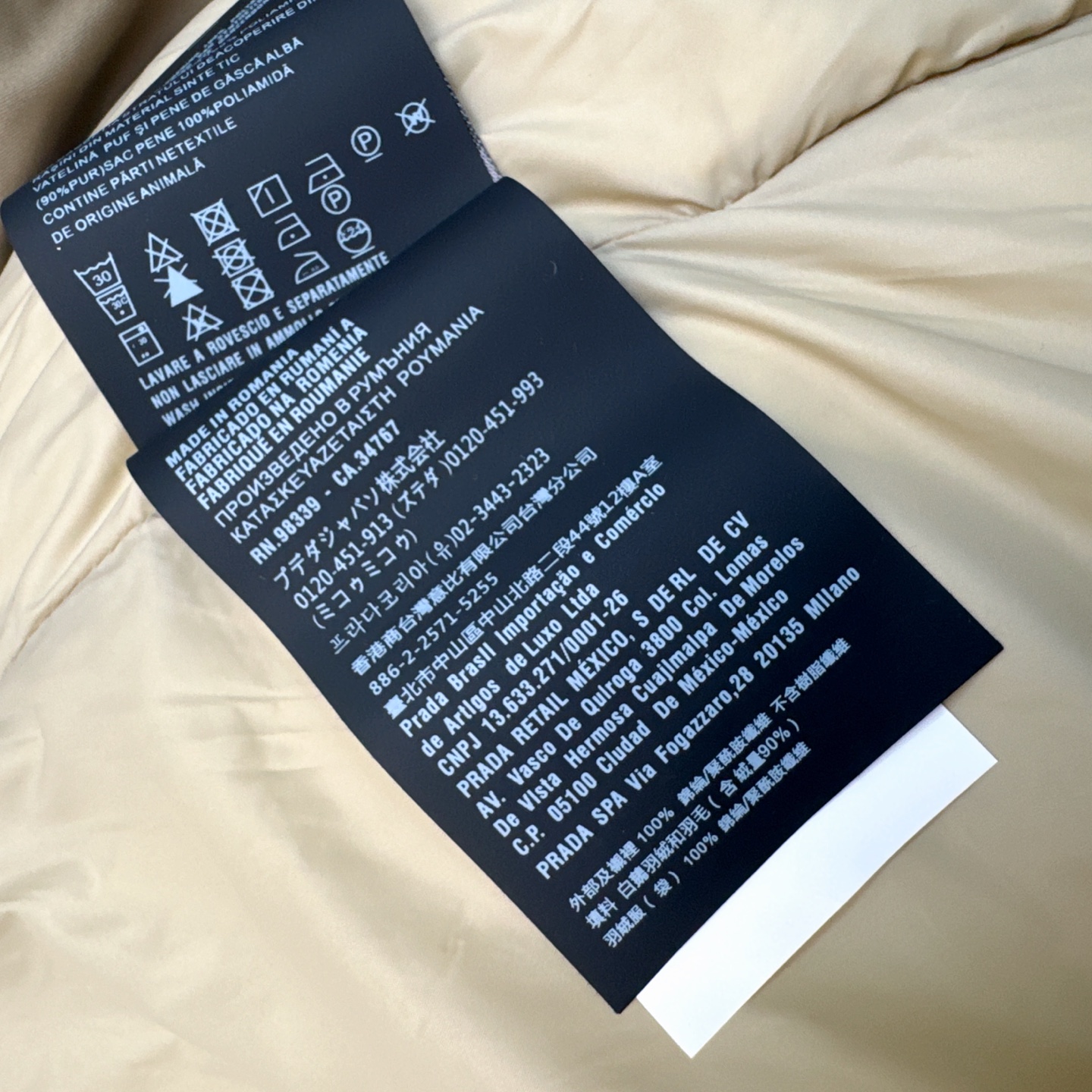 原单品质 PD 25Ss ———秋冬最新款经典三角标牌装饰抽绳收腰款超大毛领连帽羽绒服外套🖤 经典长款版