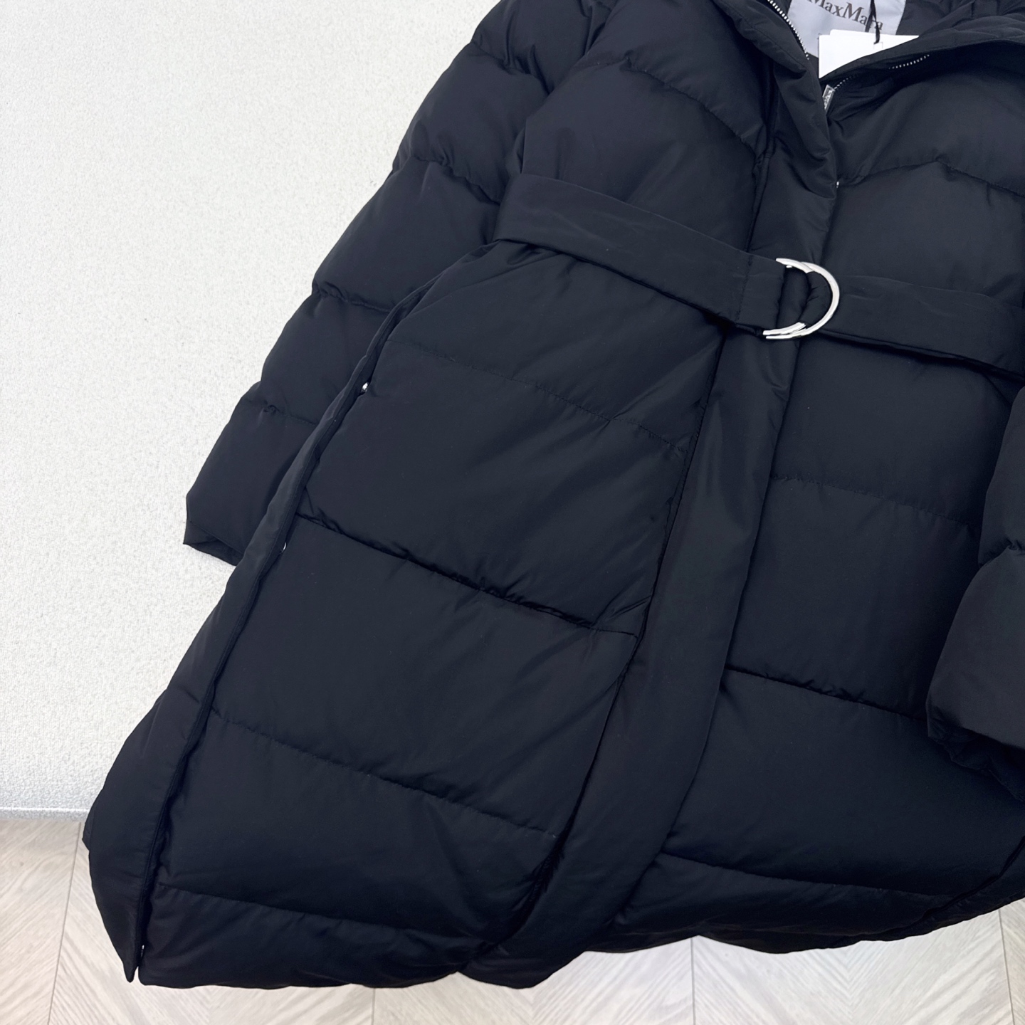 原单品质 Max 25ss———秋冬最新款腰带连帽束腰长款羽绒服 🖤内里logo背带做法 设计感很赞～～