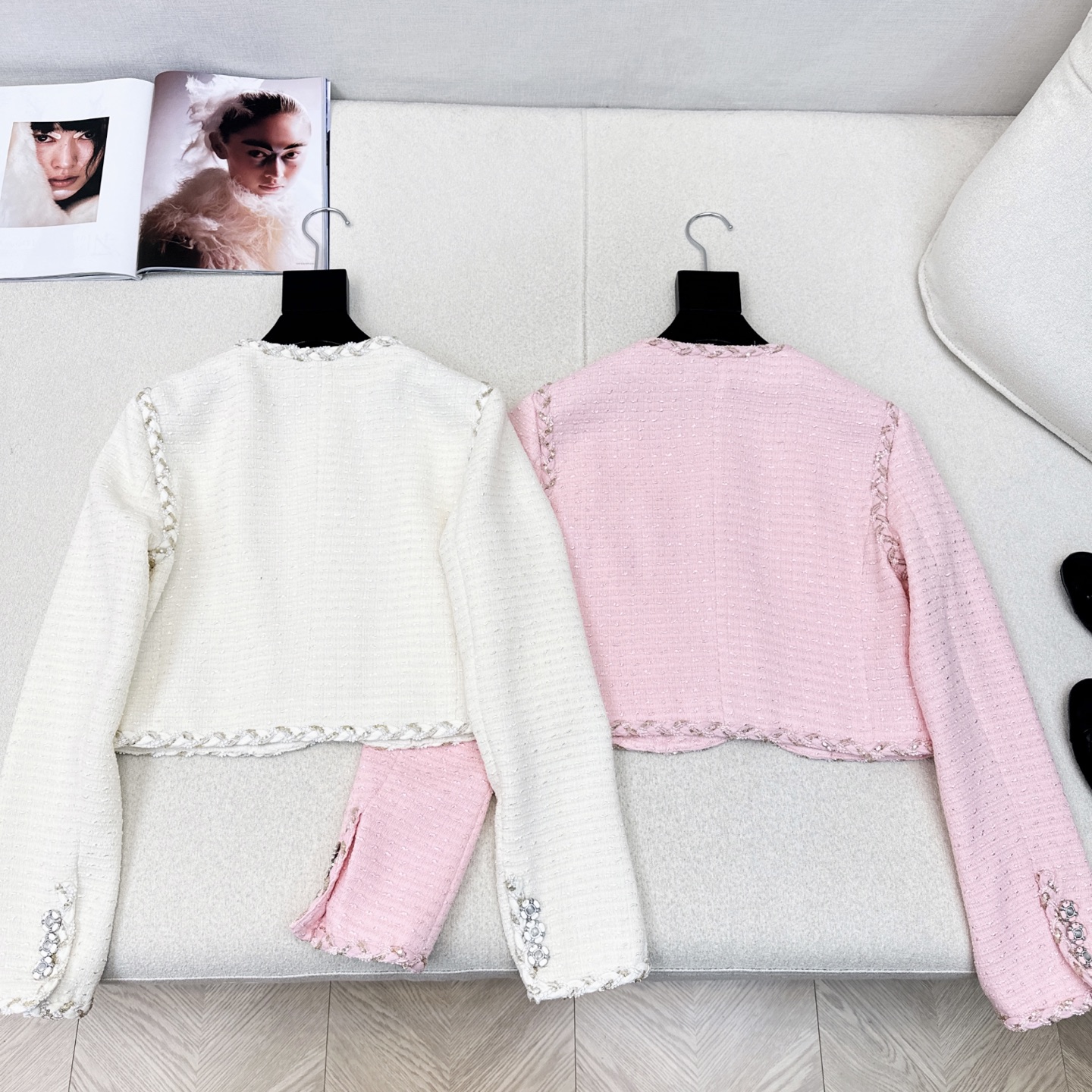 独家款 C家 25Ss————秋冬最新款coco女孩穿搭两件套🤍山茶花装饰蝴蝶结小吊带+编织镶边小短款外