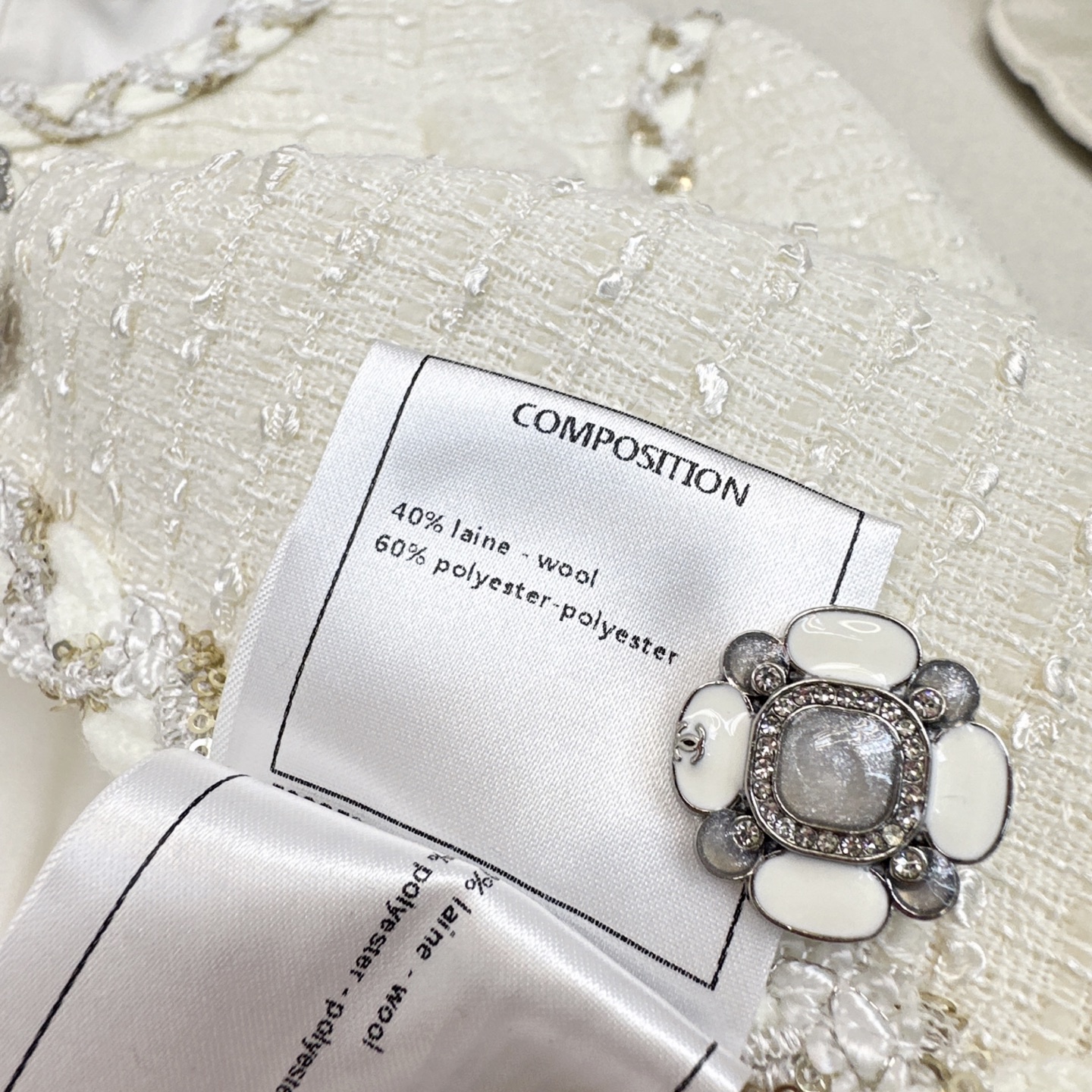 独家款 C家 25Ss————秋冬最新款coco女孩穿搭两件套🤍山茶花装饰蝴蝶结小吊带+编织镶边小短款外